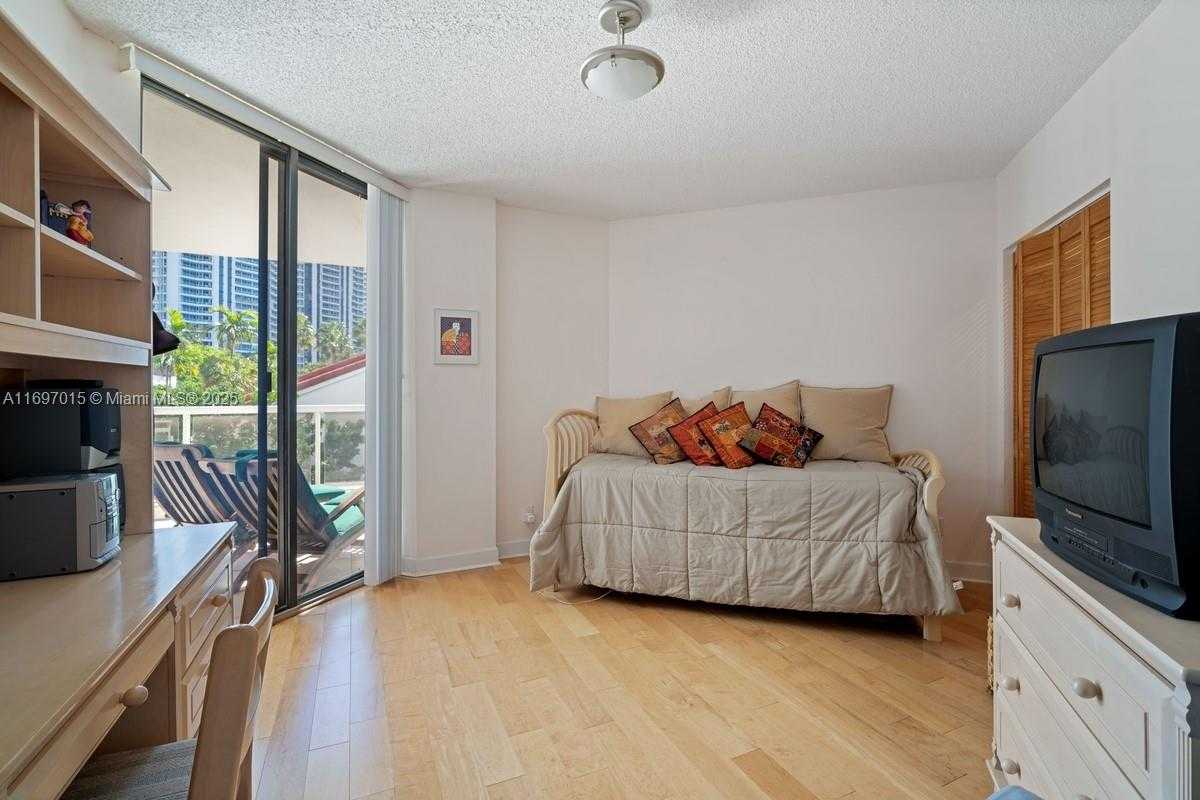 Small Image of 3610 YACHT CLUB DR #208, Aventura Number 24