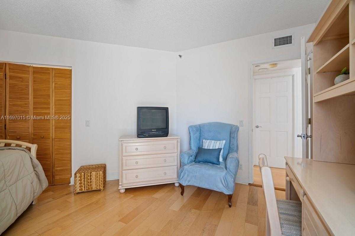 Small Image of 3610 YACHT CLUB DR #208, Aventura Number 25