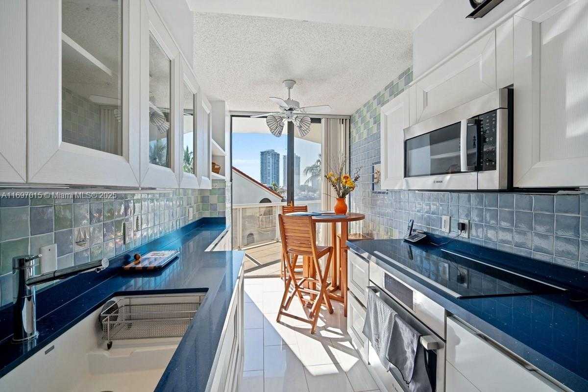 Small Image of 3610 YACHT CLUB DR #208, Aventura Number 5