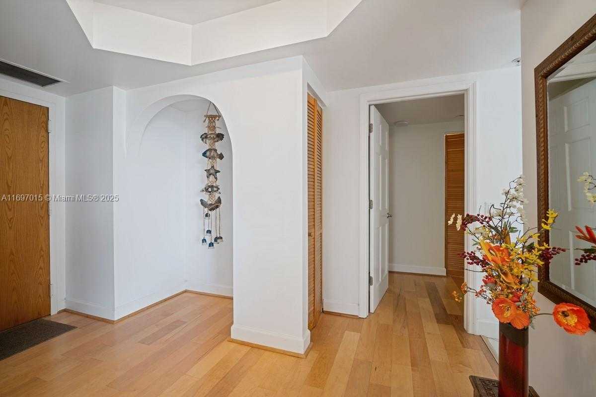 Small Image of 3610 YACHT CLUB DR #208, Aventura Number 9