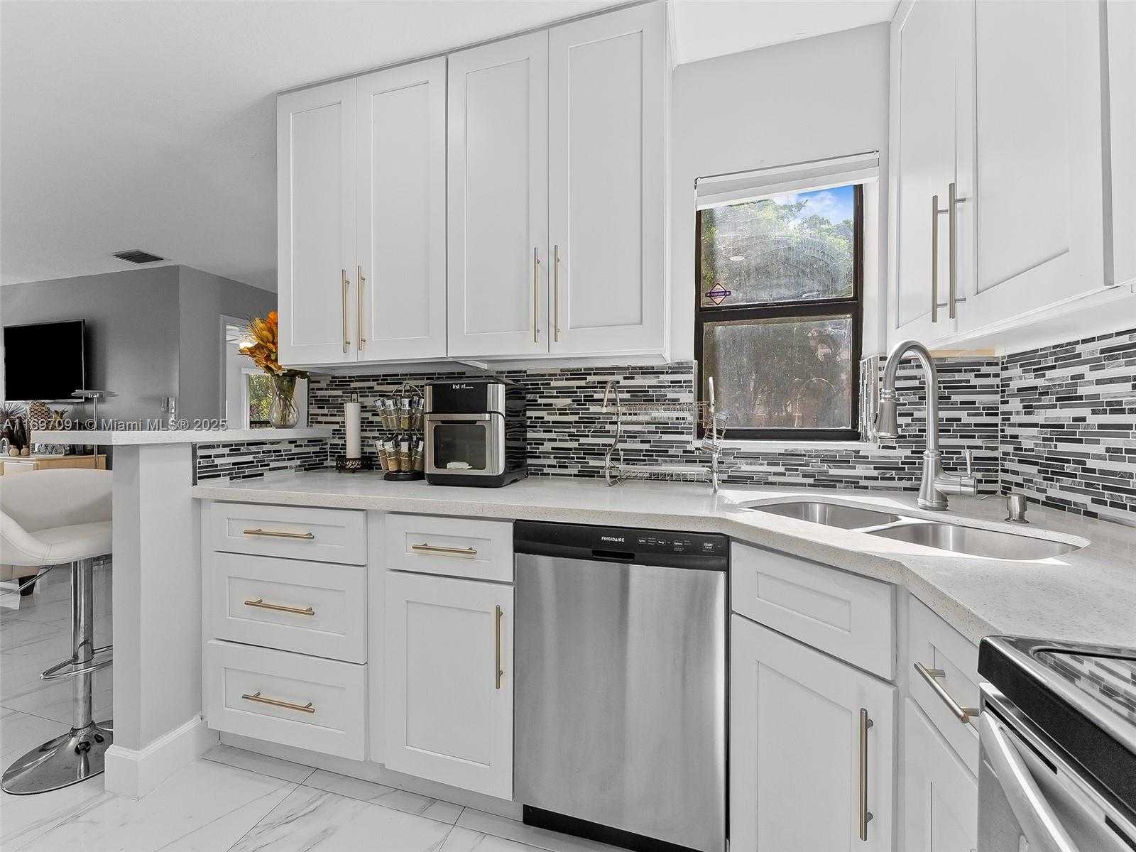 Small Image of 2783 SOUTH CARAMBOLA CIR S #1955, Coconut Creek Number 3