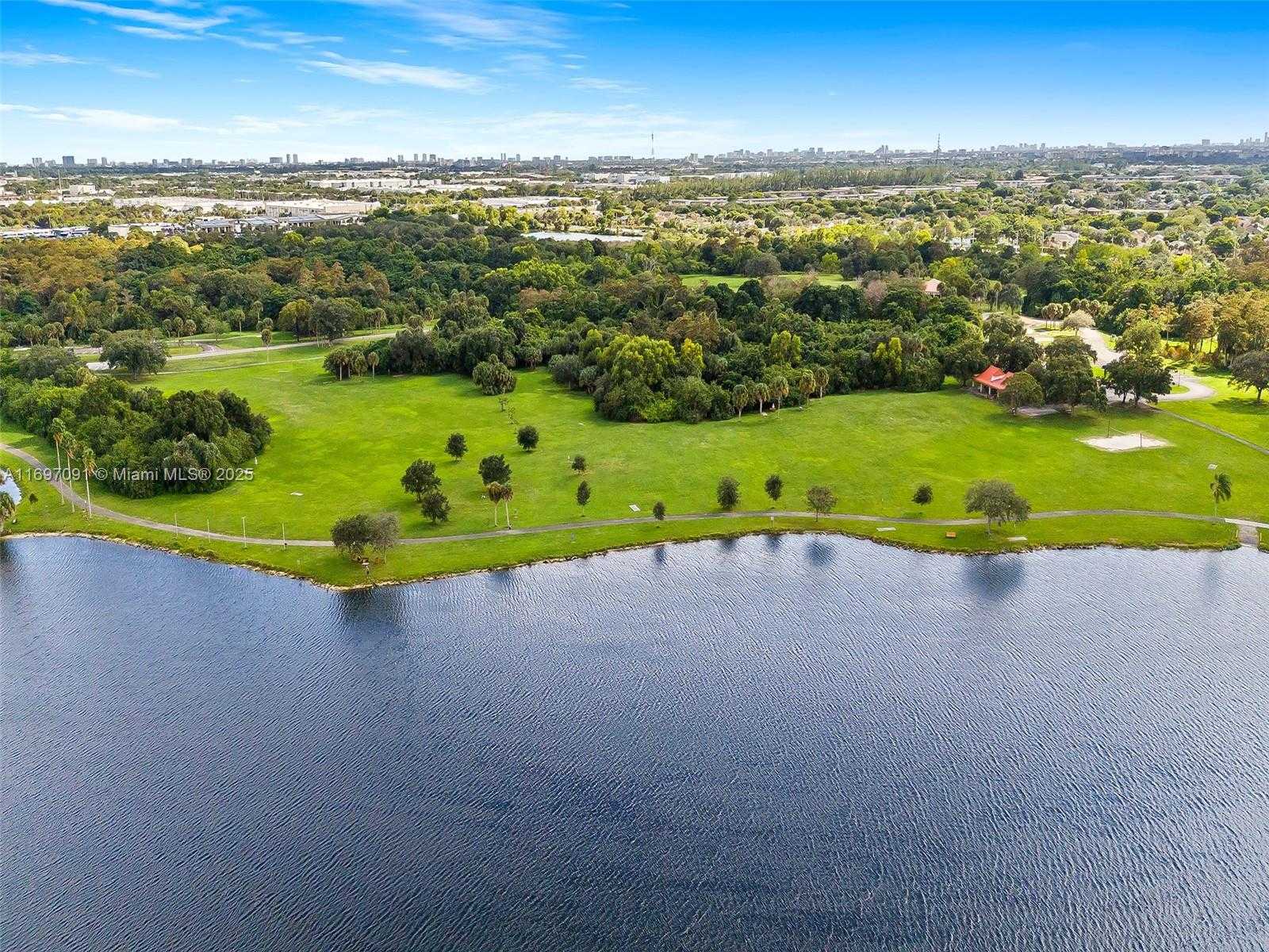 Small Image of 2783 SOUTH CARAMBOLA CIR S #1955, Coconut Creek Number 32