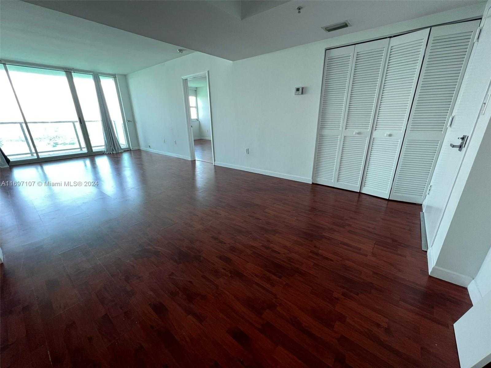 Small Image of 650 WEST AVE #2509, Miami Beach Number 3