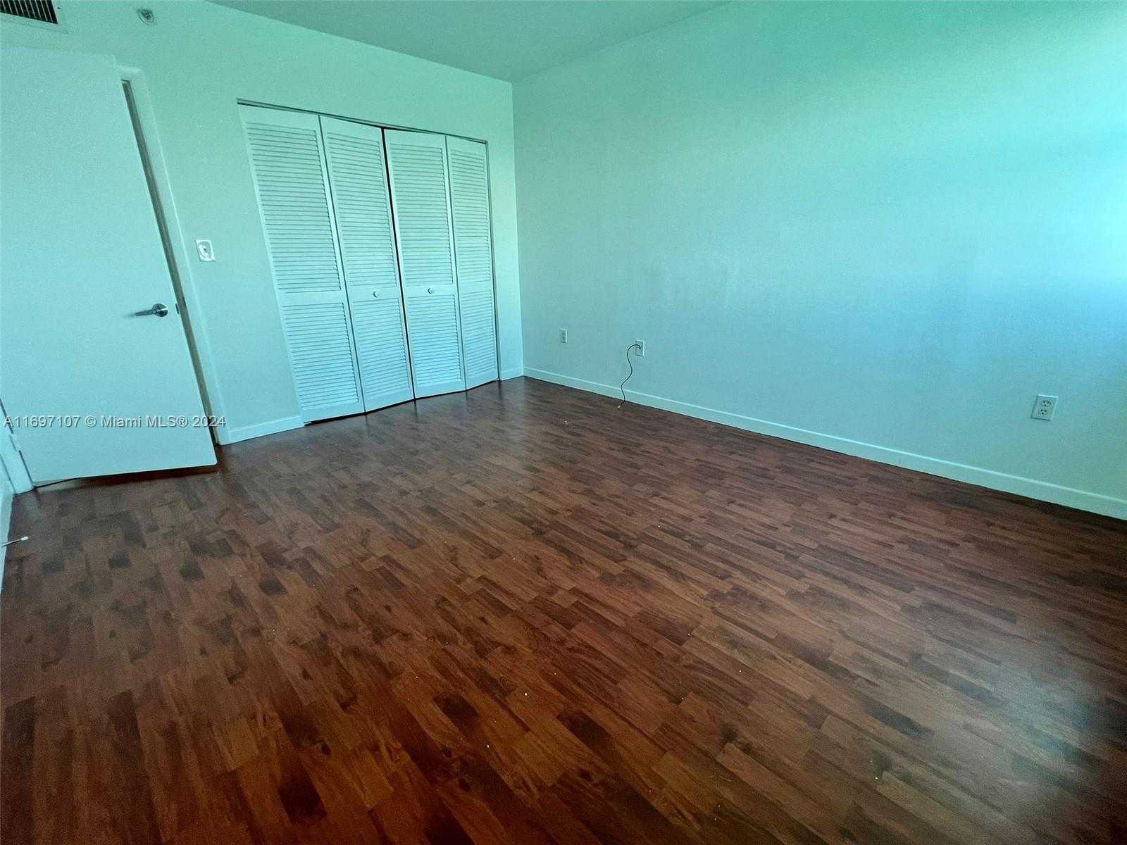 Small Image of 650 WEST AVE #2509, Miami Beach Number 4