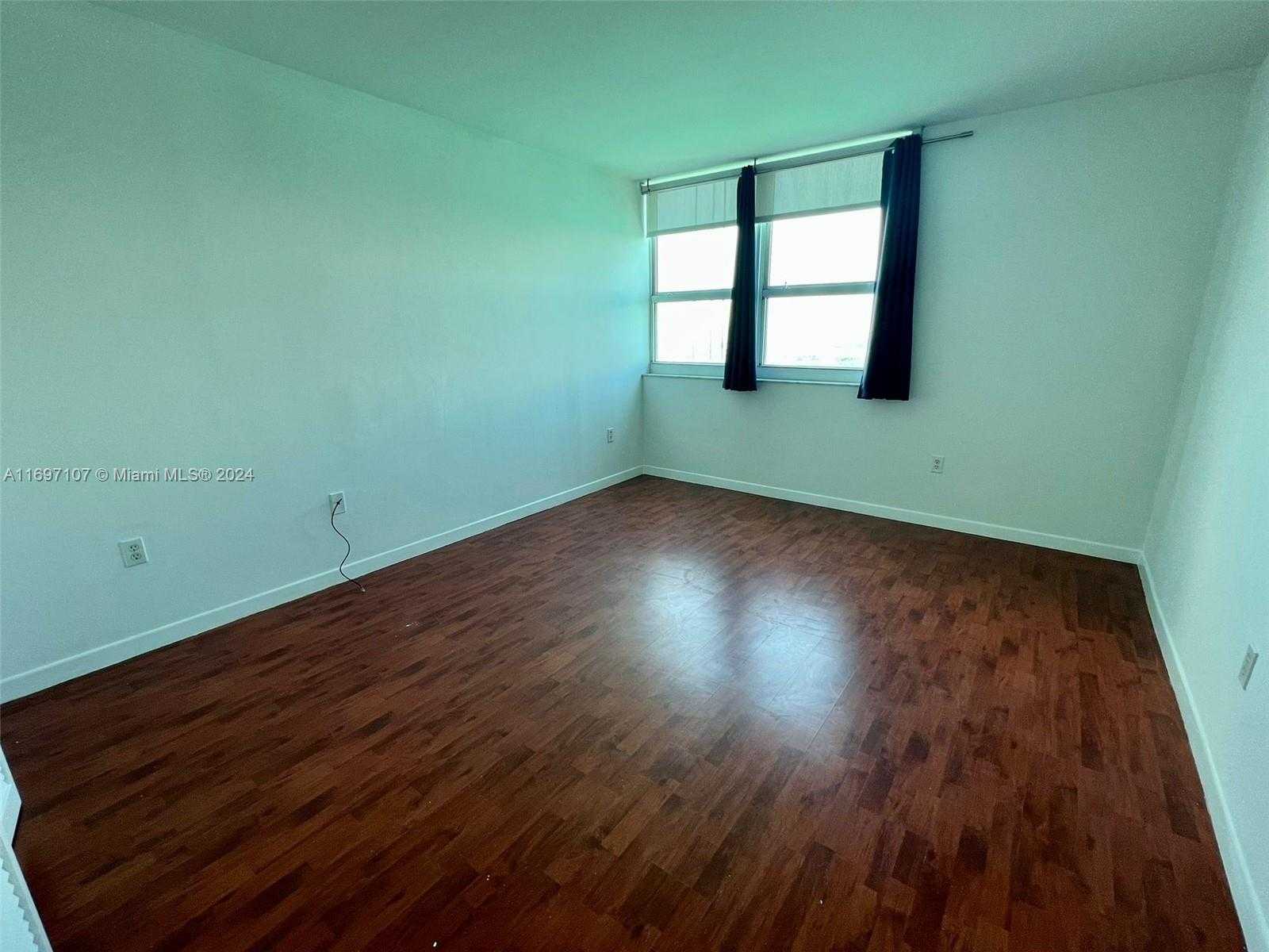 Small Image of 650 WEST AVE #2509, Miami Beach Number 5