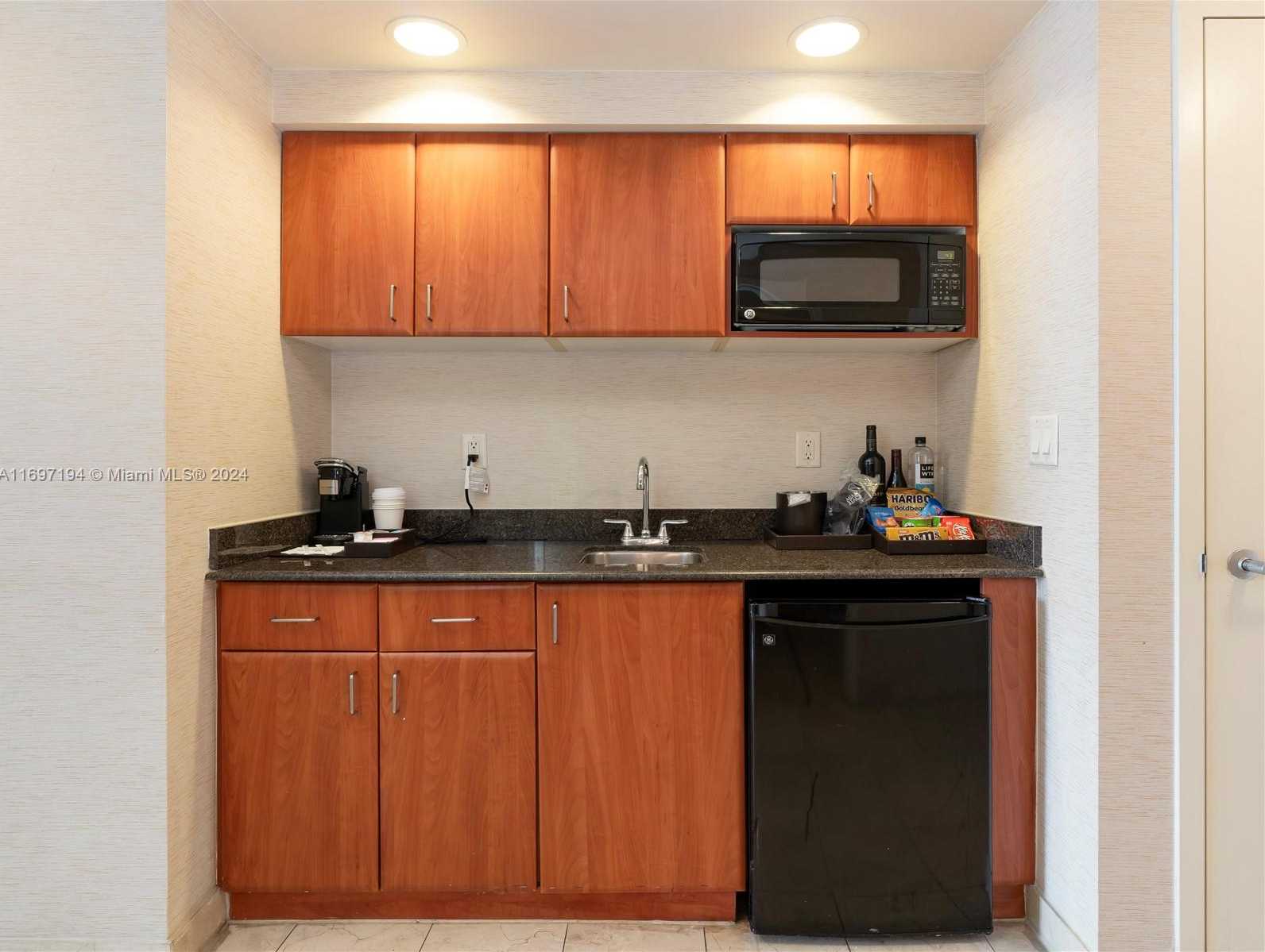 Small Image of 18001 COLLINS AVE #1401, Sunny Isles Beach Number 4