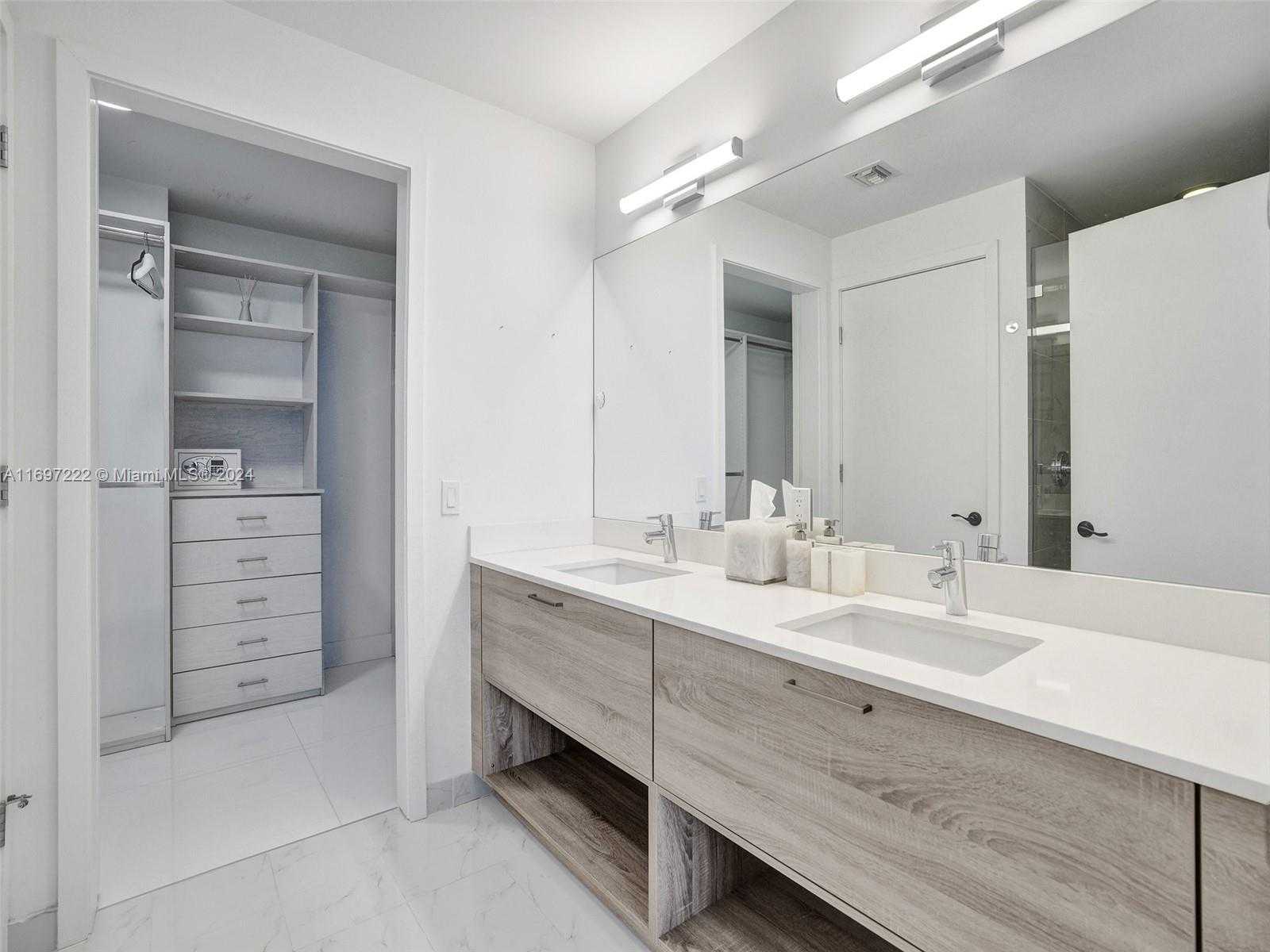 Small Image of 16385 BISCAYNE BLVD #3201/LPH01, North Miami Beach Number 11