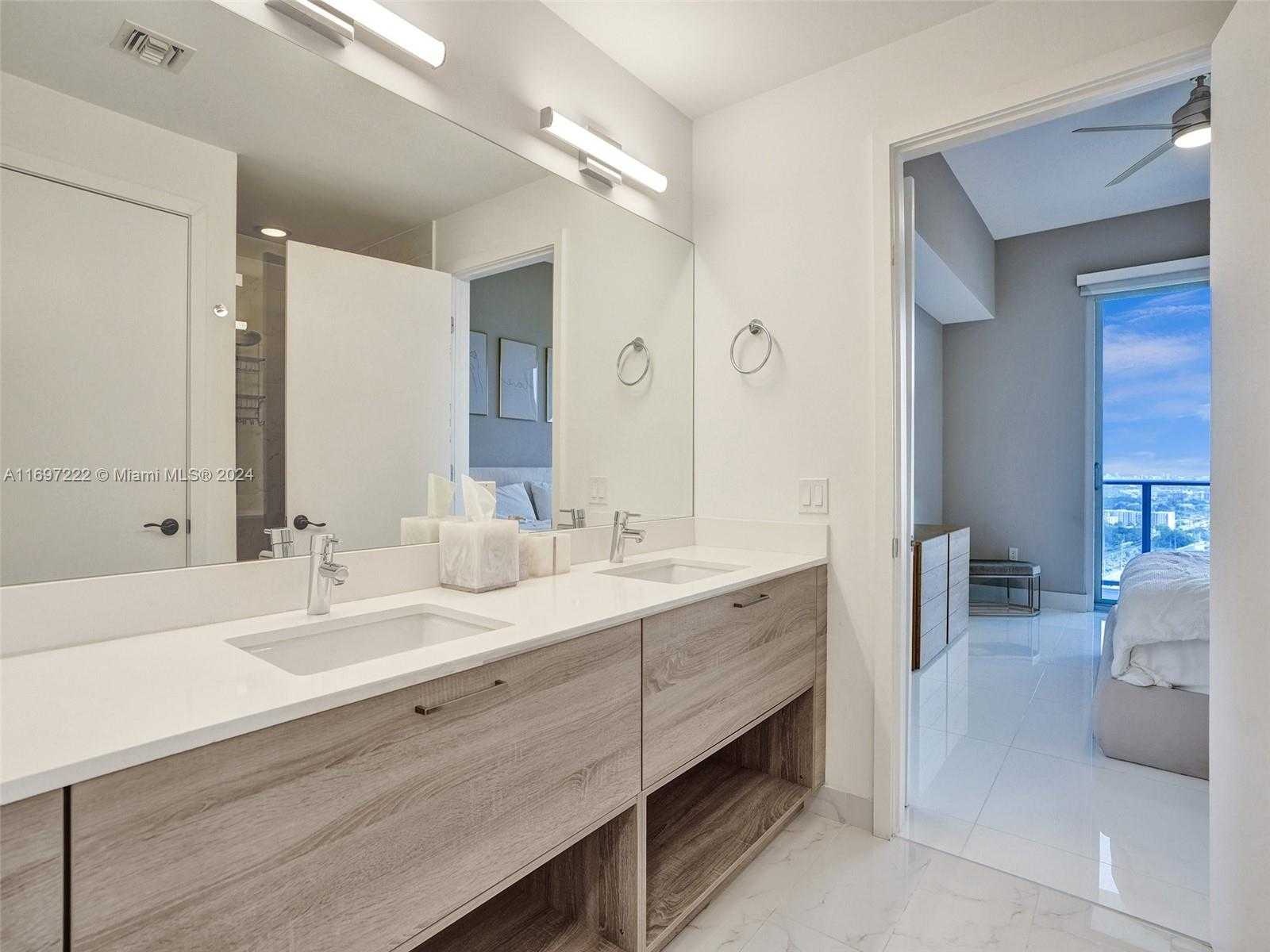 Small Image of 16385 BISCAYNE BLVD #3201/LPH01, North Miami Beach Number 12