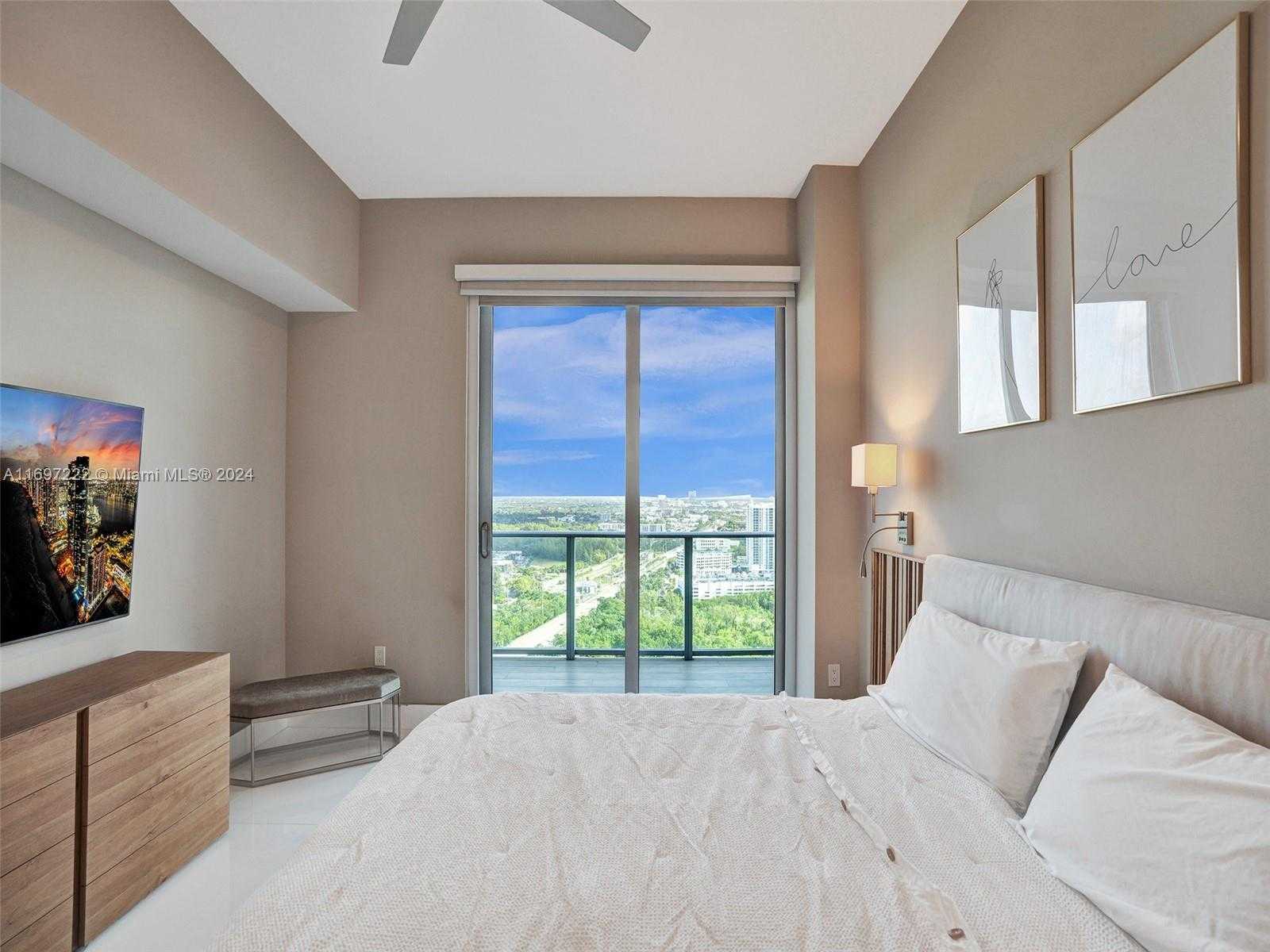 Small Image of 16385 BISCAYNE BLVD #3201/LPH01, North Miami Beach Number 13