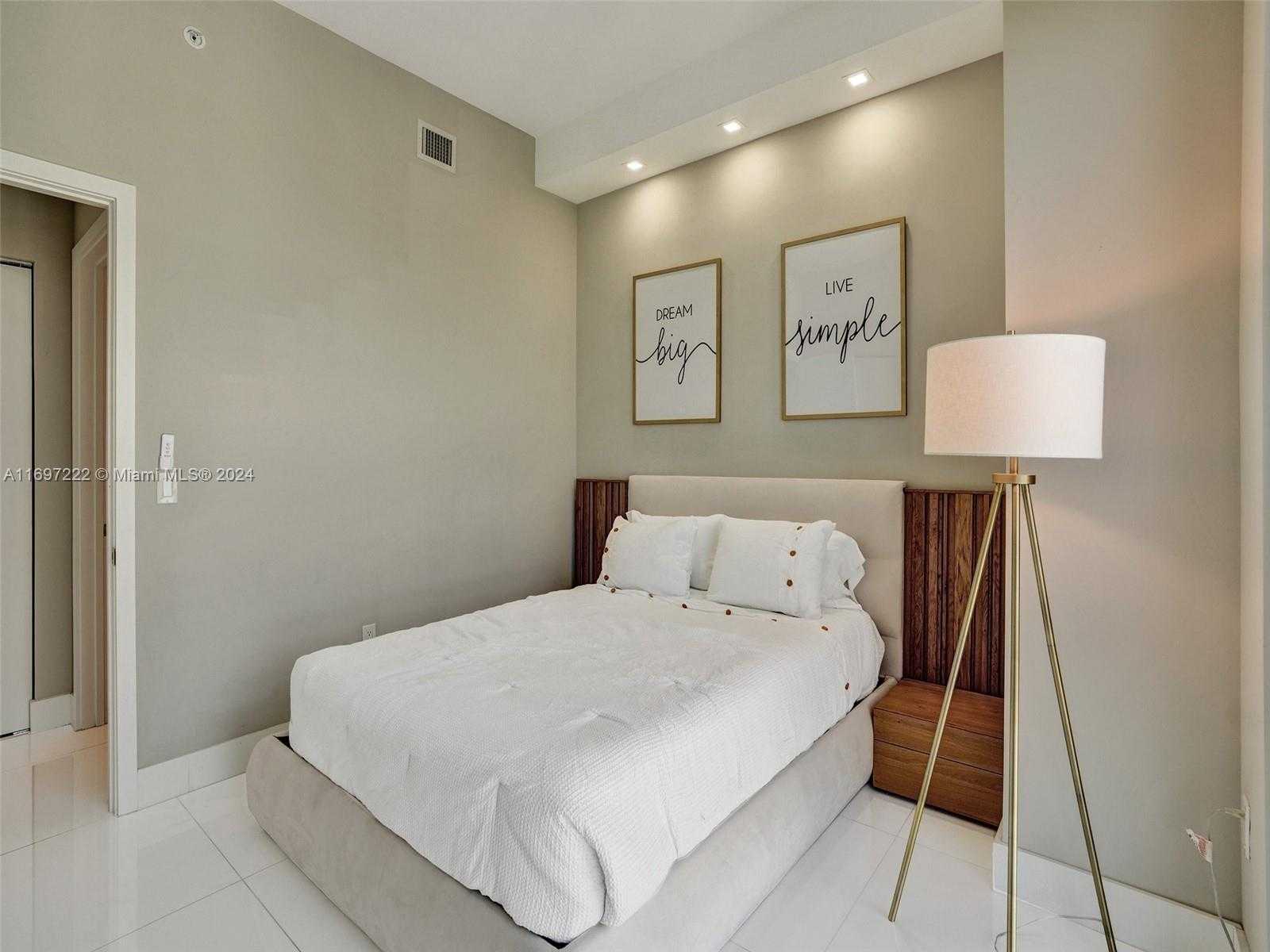Small Image of 16385 BISCAYNE BLVD #3201/LPH01, North Miami Beach Number 15