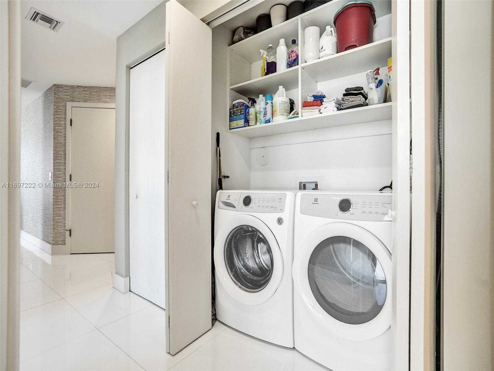 Small Image of 16385 BISCAYNE BLVD #3201/LPH01, North Miami Beach Number 19