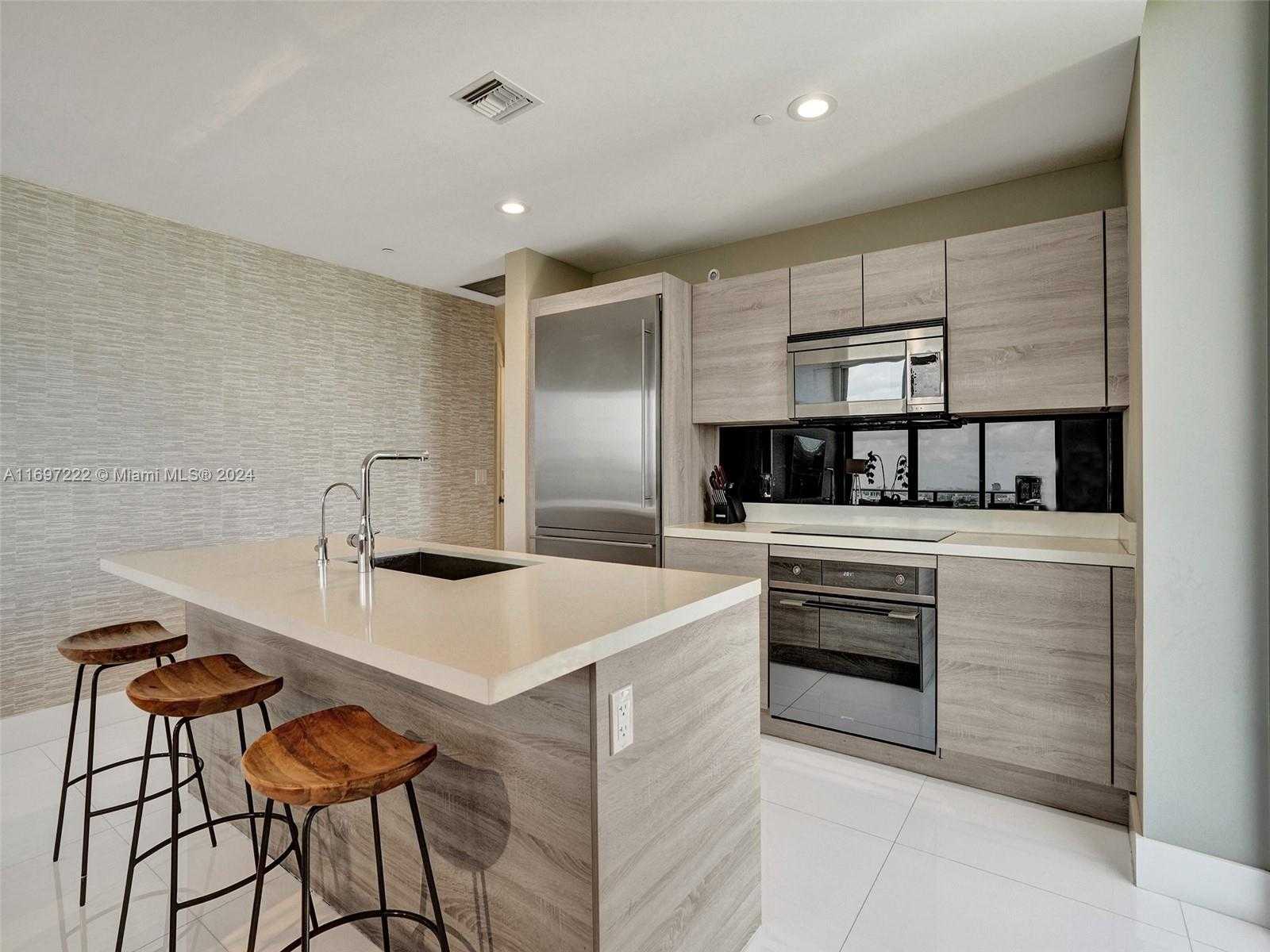 Small Image of 16385 BISCAYNE BLVD #3201/LPH01, North Miami Beach Number 21