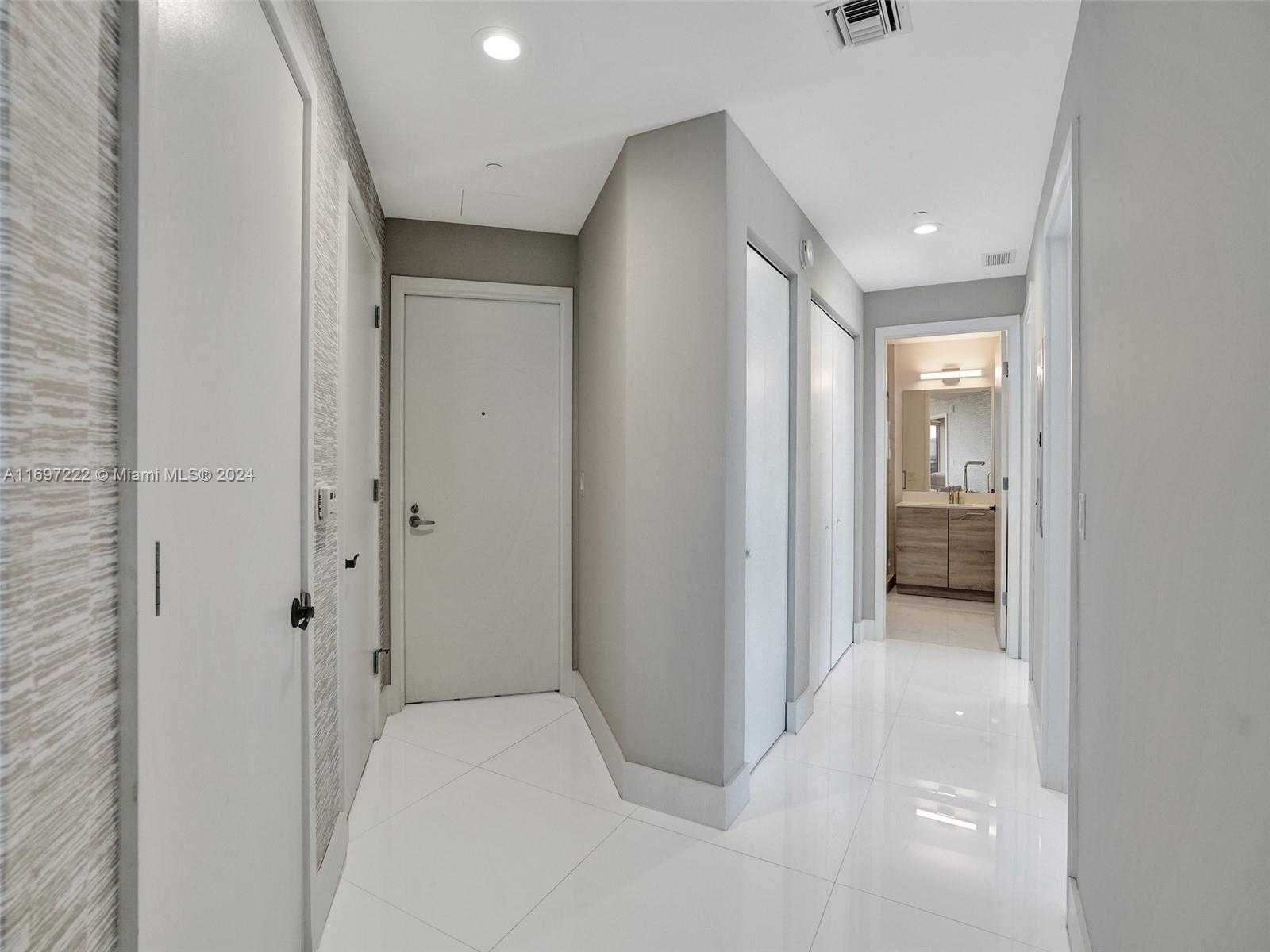 Small Image of 16385 BISCAYNE BLVD #3201/LPH01, North Miami Beach Number 6
