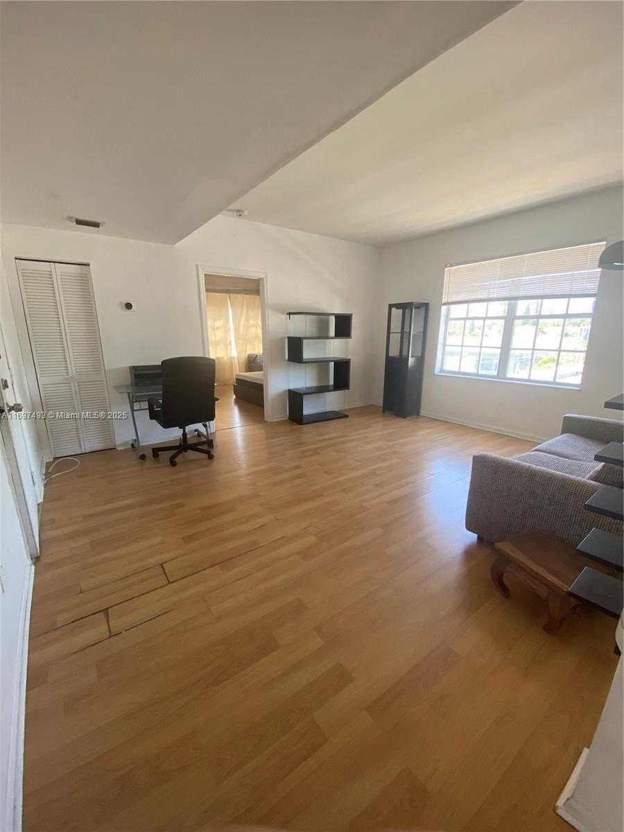 Small Image of 1051 MERIDIAN AVE #1M, Miami Beach Number 3