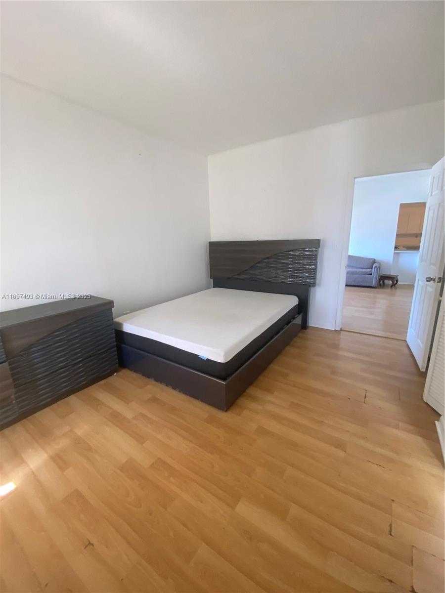 Small Image of 1051 MERIDIAN AVE #1M, Miami Beach Number 5