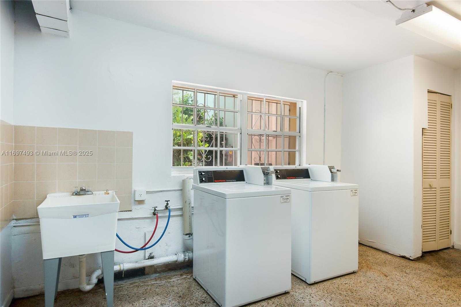 Small Image of 1051 MERIDIAN AVE #1M, Miami Beach Number 7
