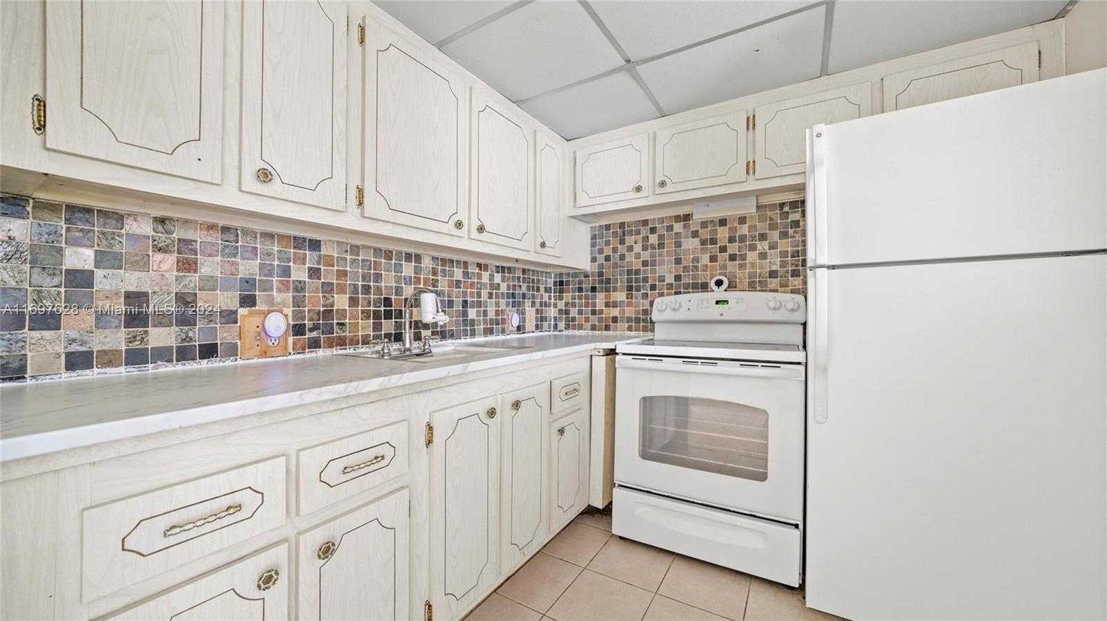 Small Image of 79 SUFFOLK B #79, Boca Raton Number 3