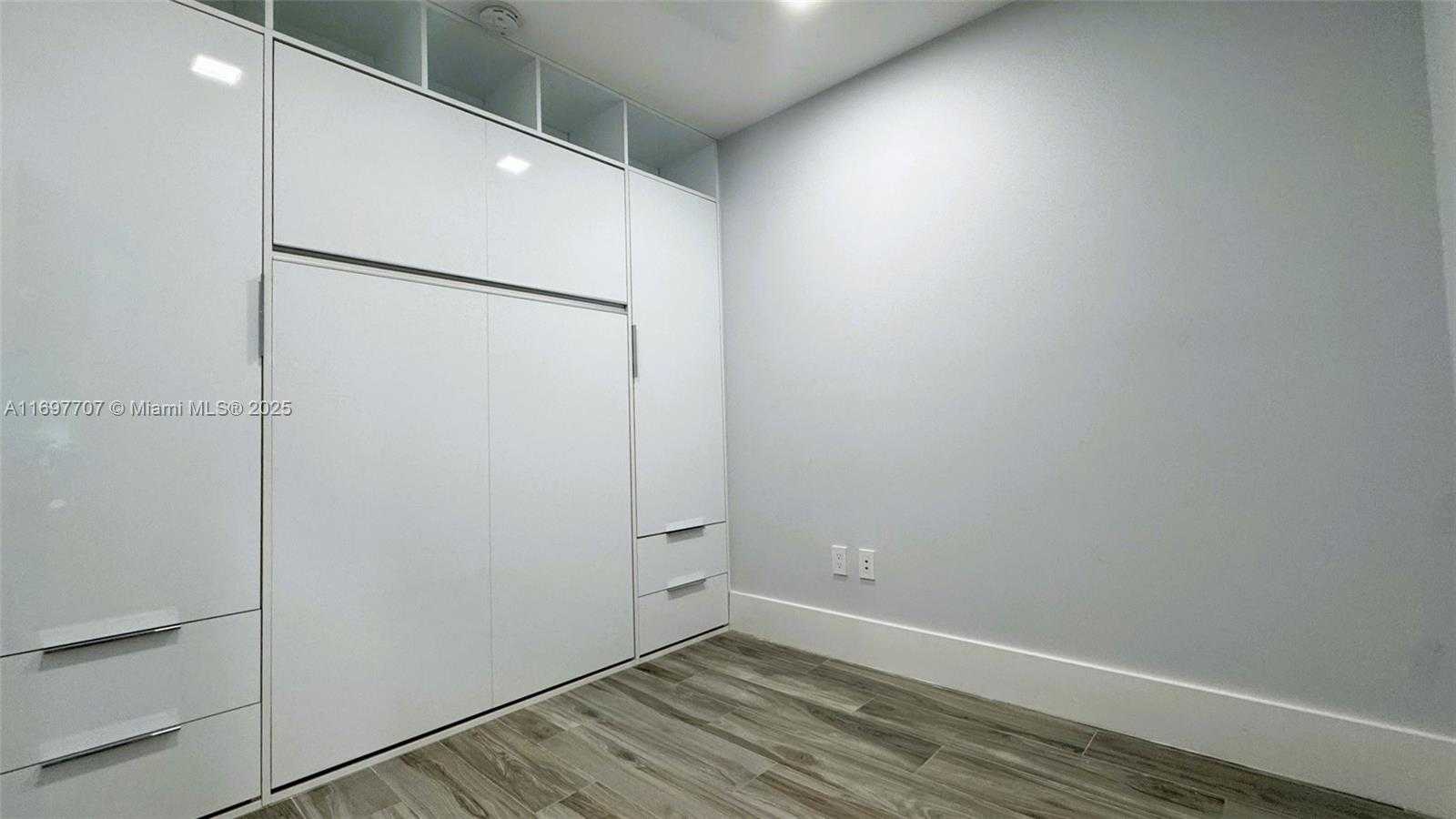 Small Image of 801 SOUTH MIAMI AVE #3205/04, Miami Number 30
