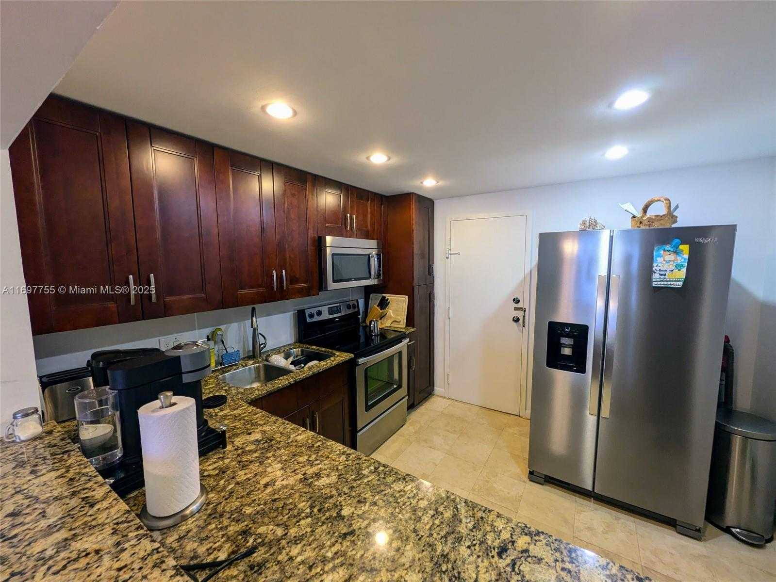 Small Image of 437 GOLDEN ISLES DR #15F, Hallandale Beach Number 10