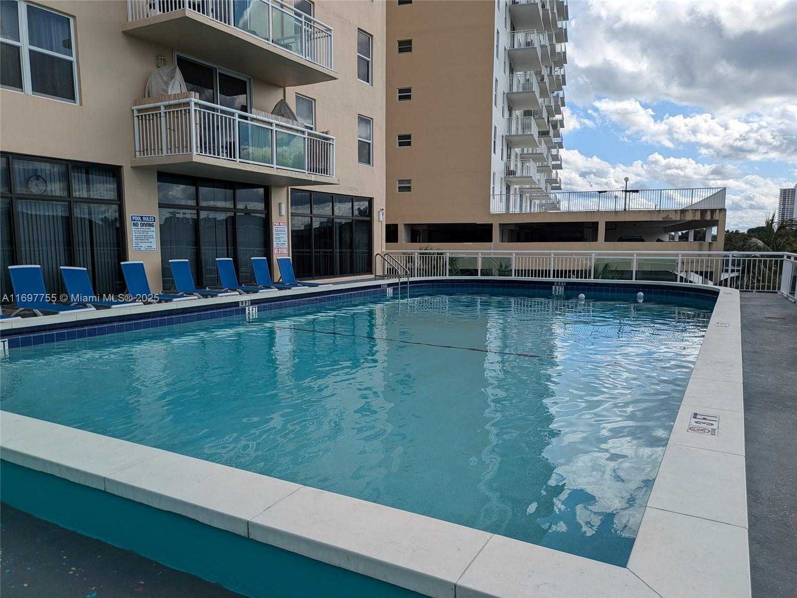 Small Image of 437 GOLDEN ISLES DR #15F, Hallandale Beach Number 17