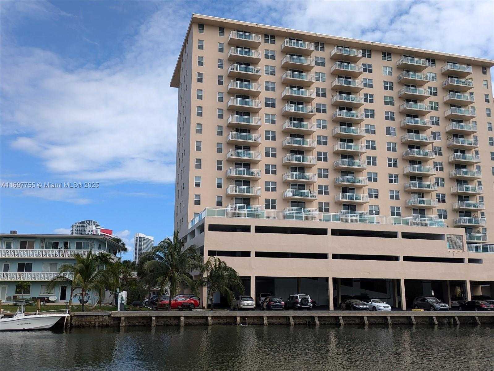 Small Image of 437 GOLDEN ISLES DR #15F, Hallandale Beach Number 18