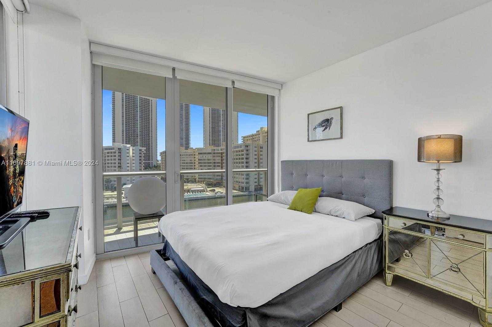 Small Image of 2600 E Hallandale Beach Blvd, Hallandale Beach, FL 33009, USA Number 12