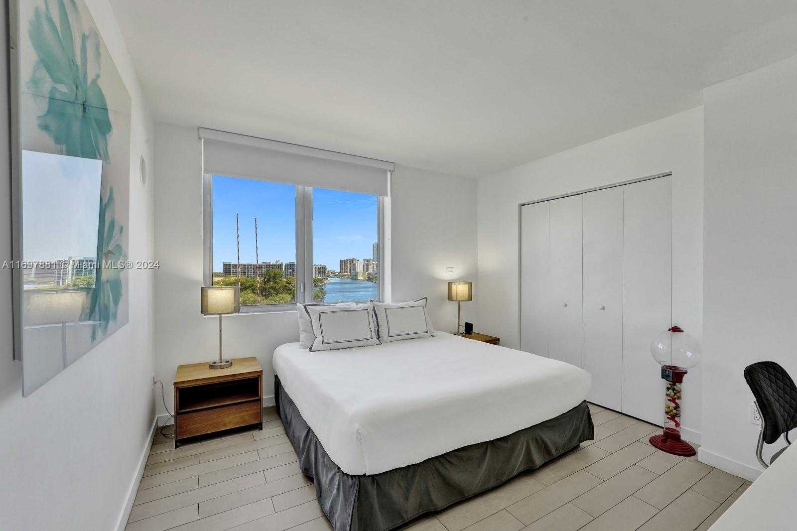 Small Image of 2600 E Hallandale Beach Blvd, Hallandale Beach, FL 33009, USA Number 13