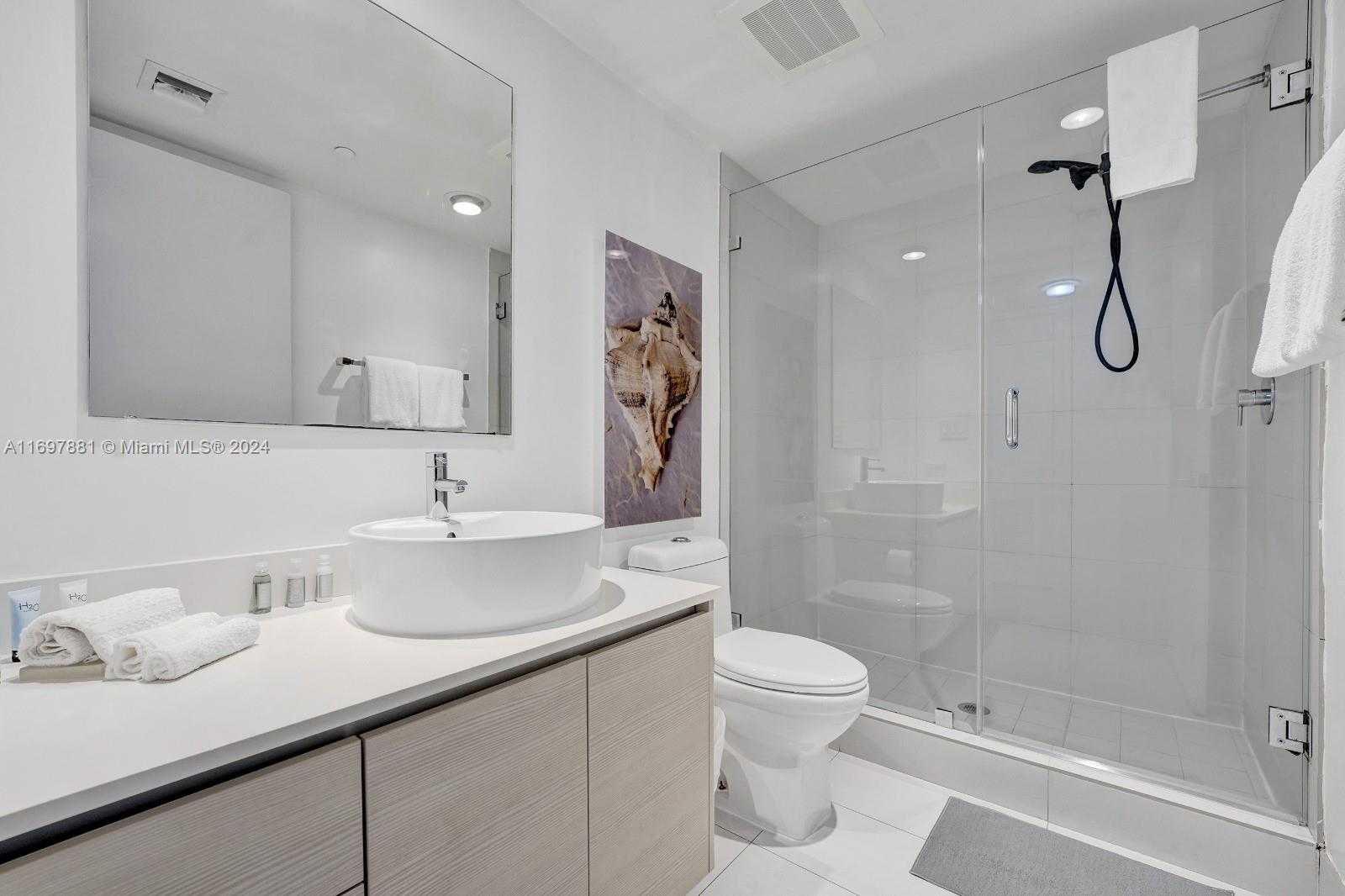 Small Image of 2600 E Hallandale Beach Blvd, Hallandale Beach, FL 33009, USA Number 16