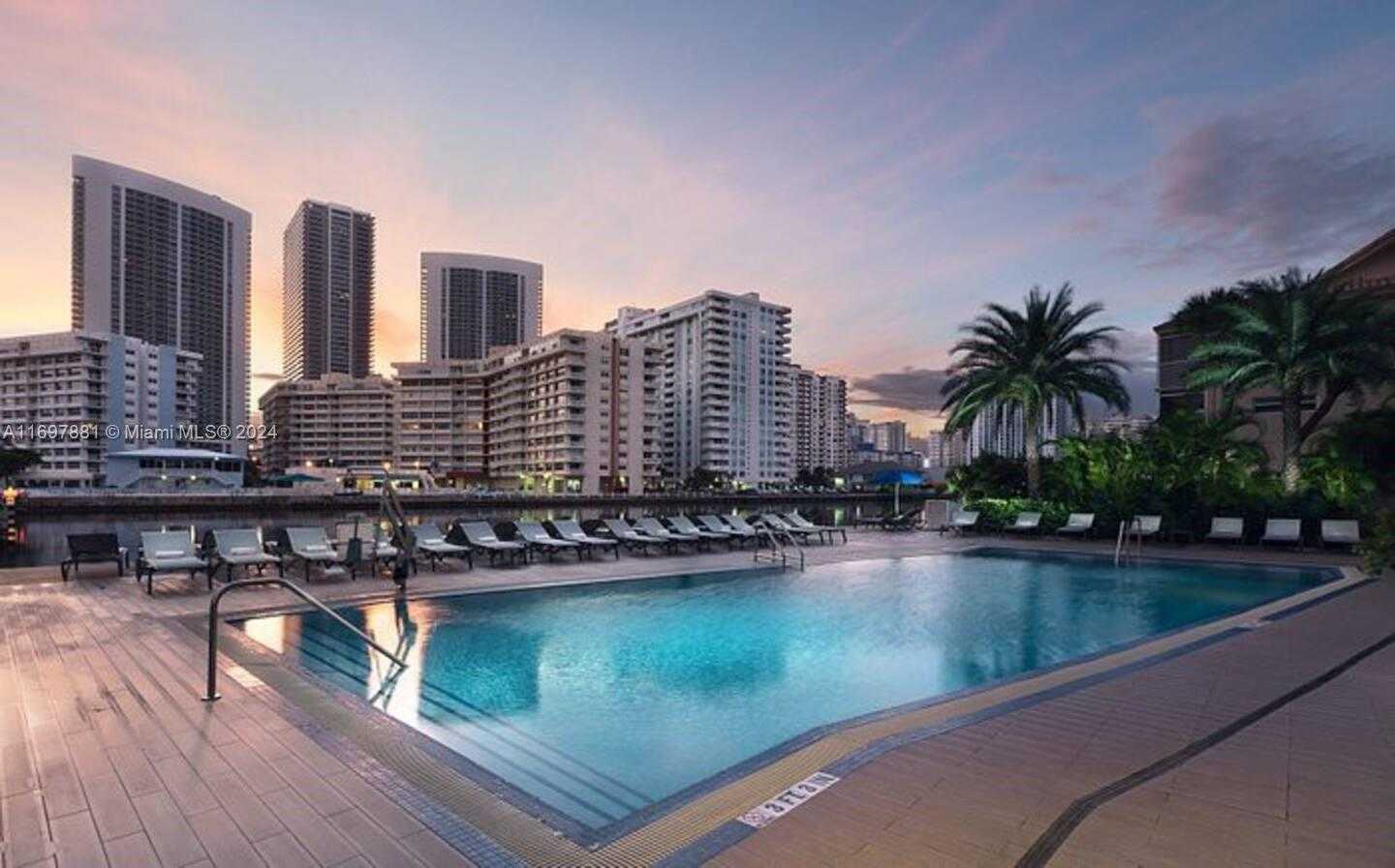Small Image of 2600 E Hallandale Beach Blvd, Hallandale Beach, FL 33009, USA Number 25