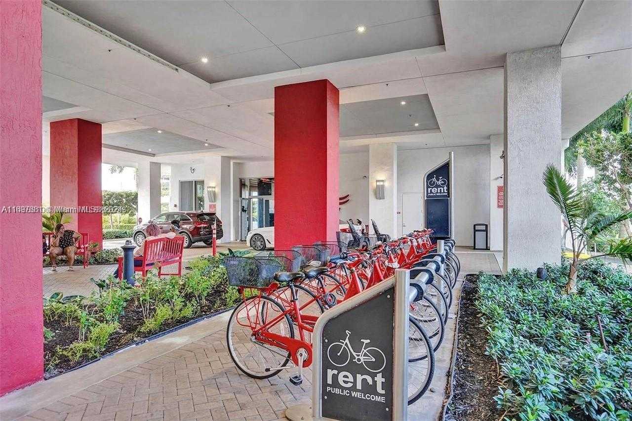 Small Image of 2600 E Hallandale Beach Blvd, Hallandale Beach, FL 33009, USA Number 27