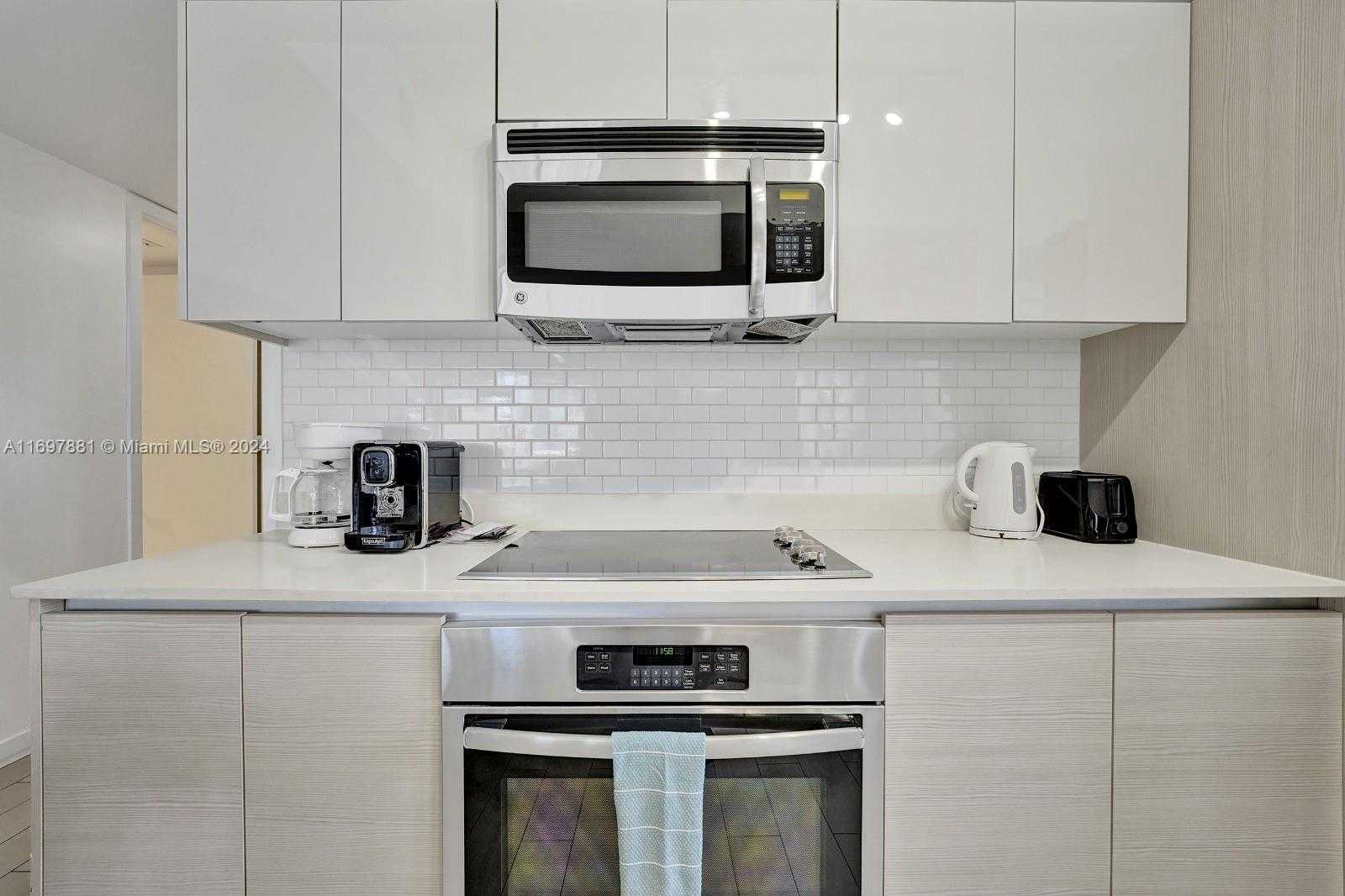 Small Image of 2600 E Hallandale Beach Blvd, Hallandale Beach, FL 33009, USA Number 5