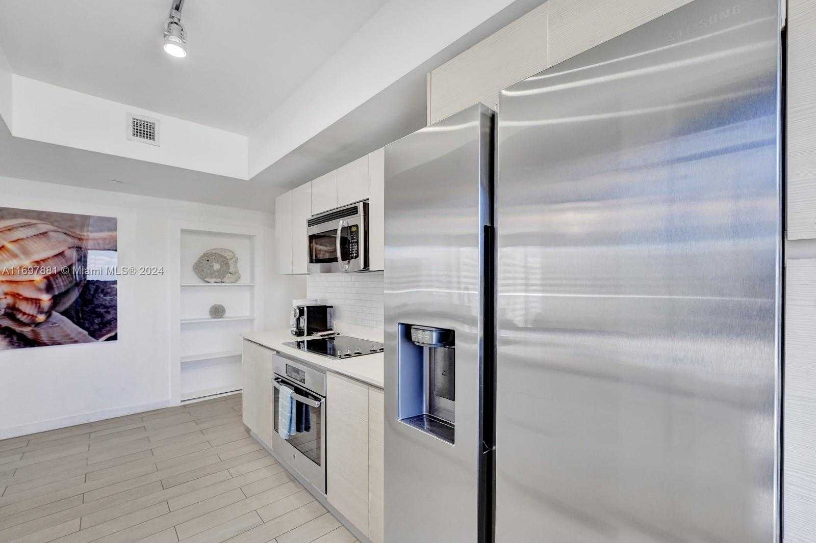 Small Image of 2600 E Hallandale Beach Blvd, Hallandale Beach, FL 33009, USA Number 6