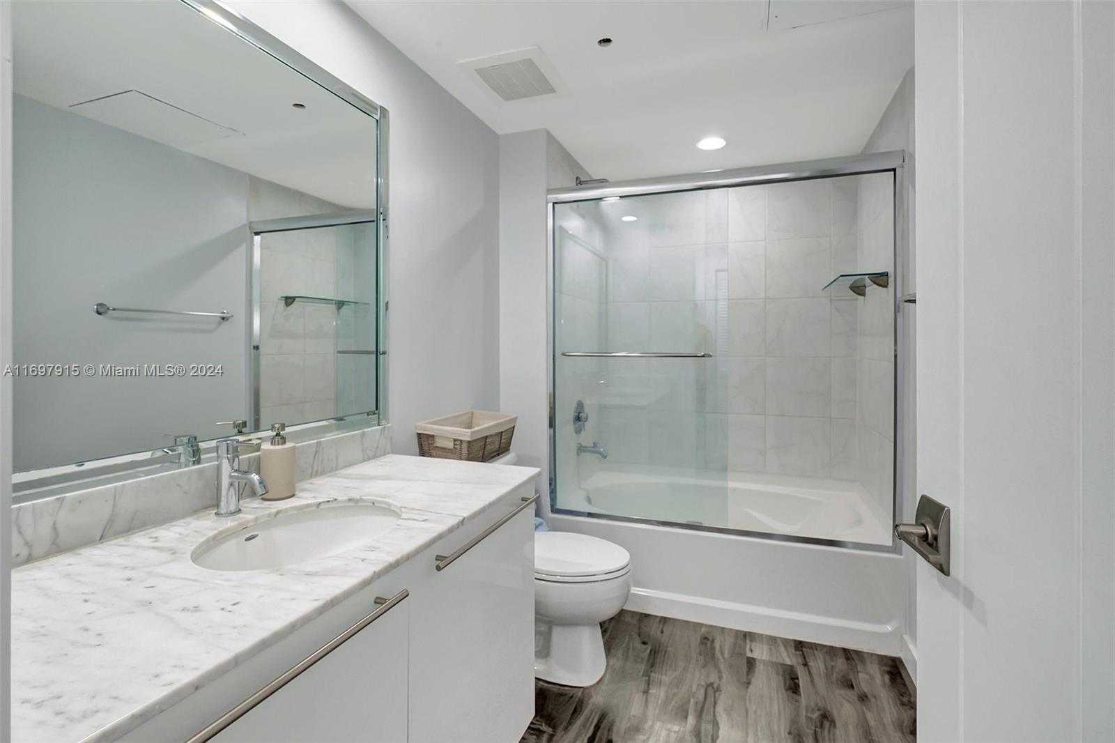 Small Image of 950 BRICKELL BAY DR #1102, Miami Number 10