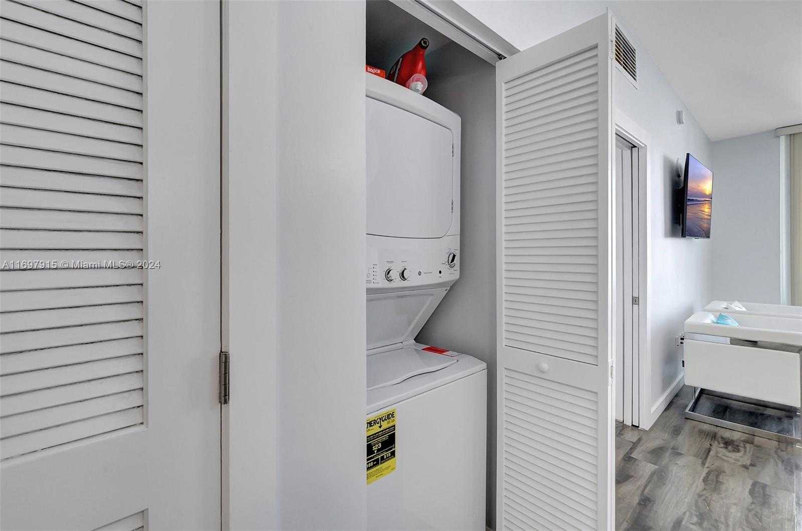 Small Image of 950 BRICKELL BAY DR #1102, Miami Number 12