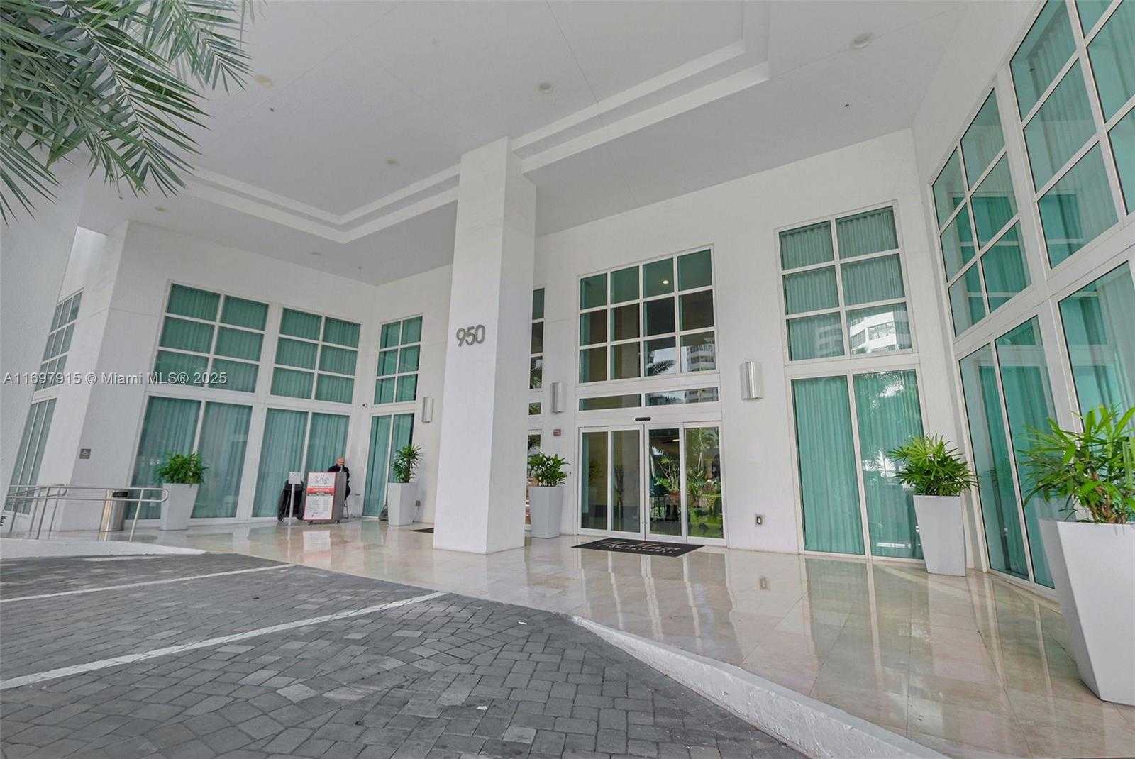 Small Image of 950 BRICKELL BAY DR #1102, Miami Number 18
