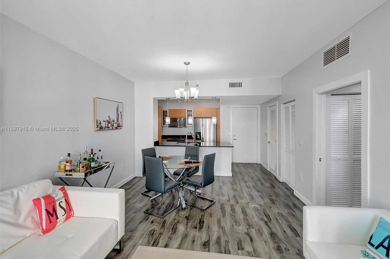 Small Image of 950 BRICKELL BAY DR #1102, Miami Number 3