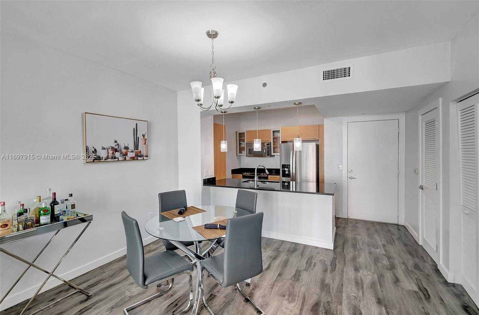 Small Image of 950 BRICKELL BAY DR #1102, Miami Number 4