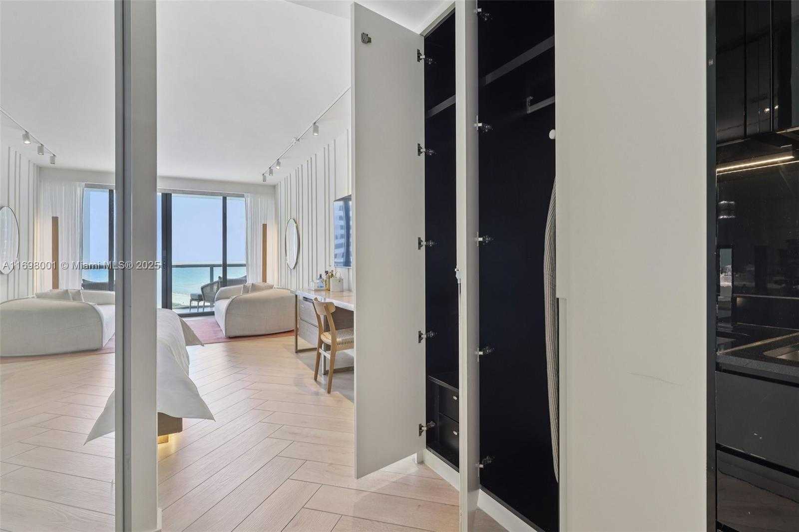 Small Image of 2201 COLLINS AVE #1013, Miami Beach Number 10