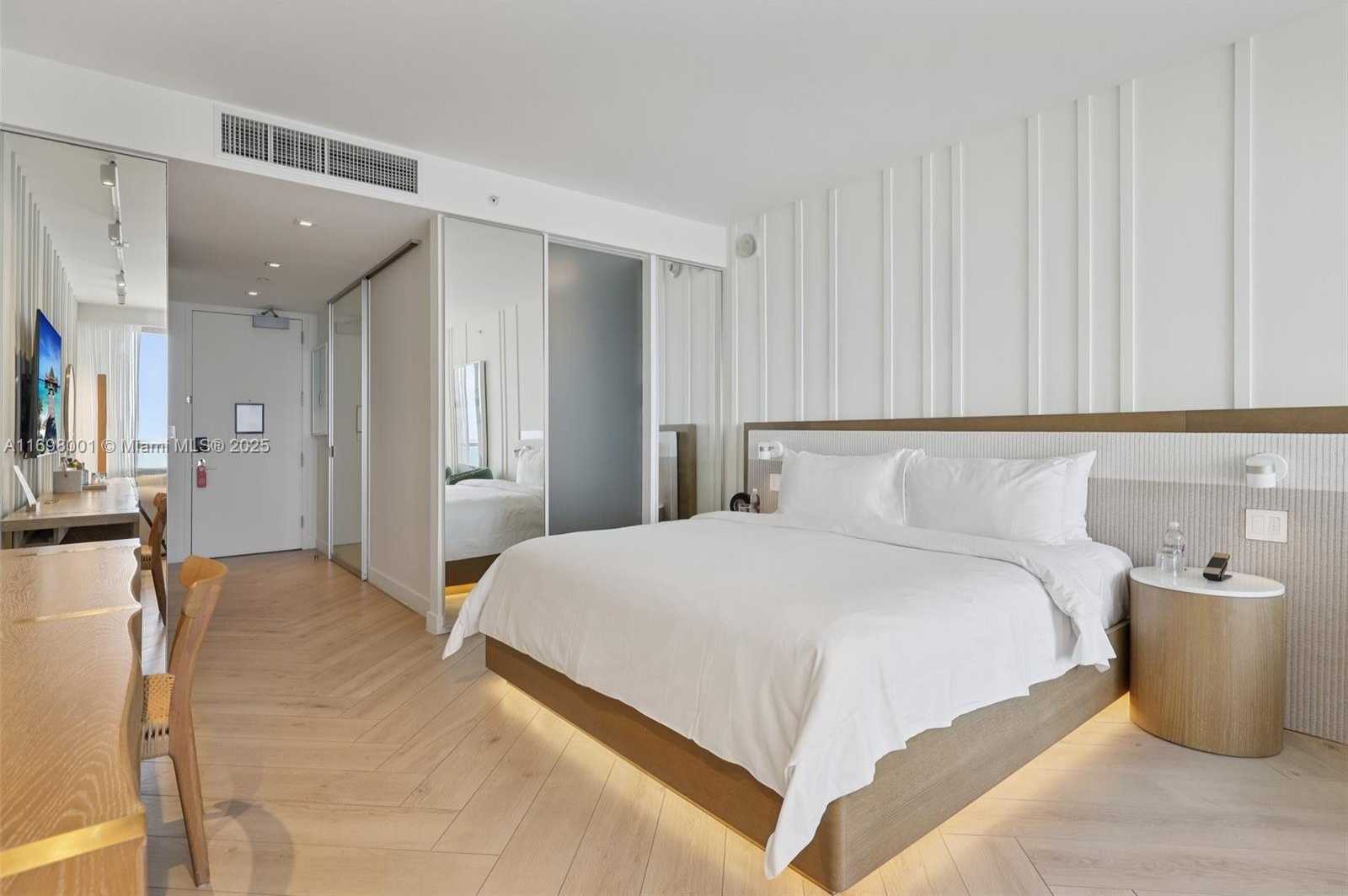 Small Image of 2201 COLLINS AVE #1013, Miami Beach Number 16