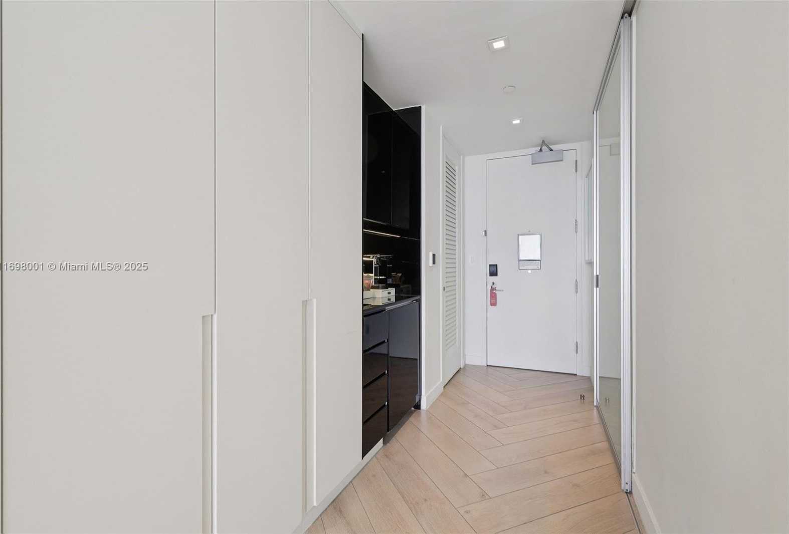 Small Image of 2201 COLLINS AVE #1013, Miami Beach Number 8