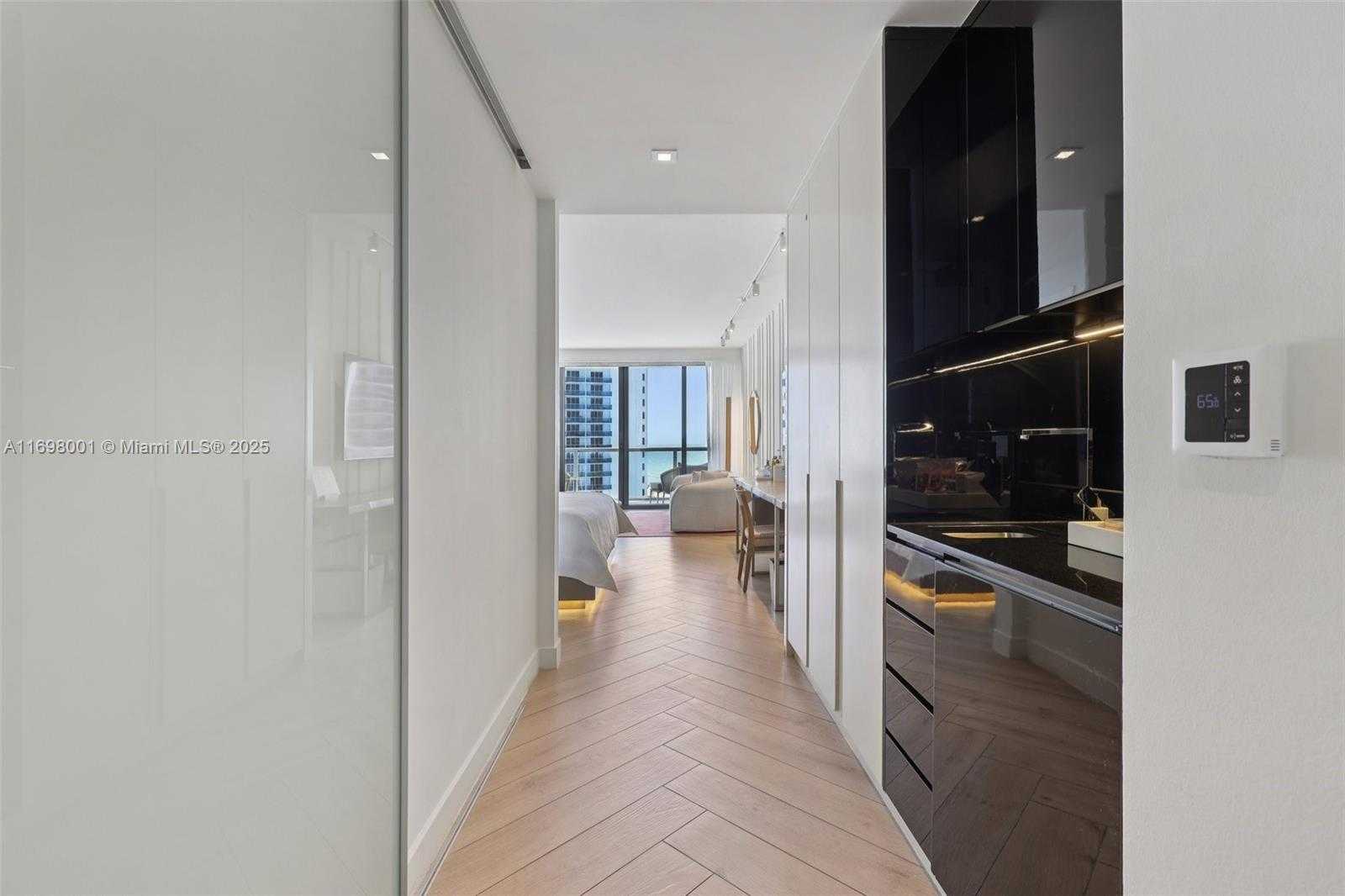 Small Image of 2201 COLLINS AVE #1013, Miami Beach Number 9