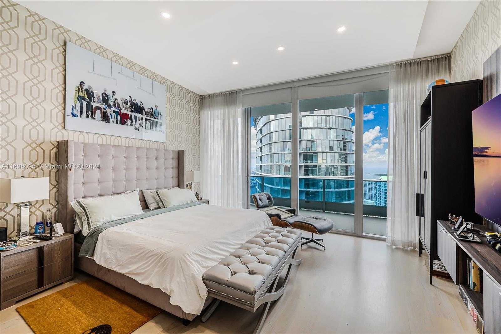Small Image of 200 BISCAYNE BOULEVARD WAY #5301, Miami Number 12