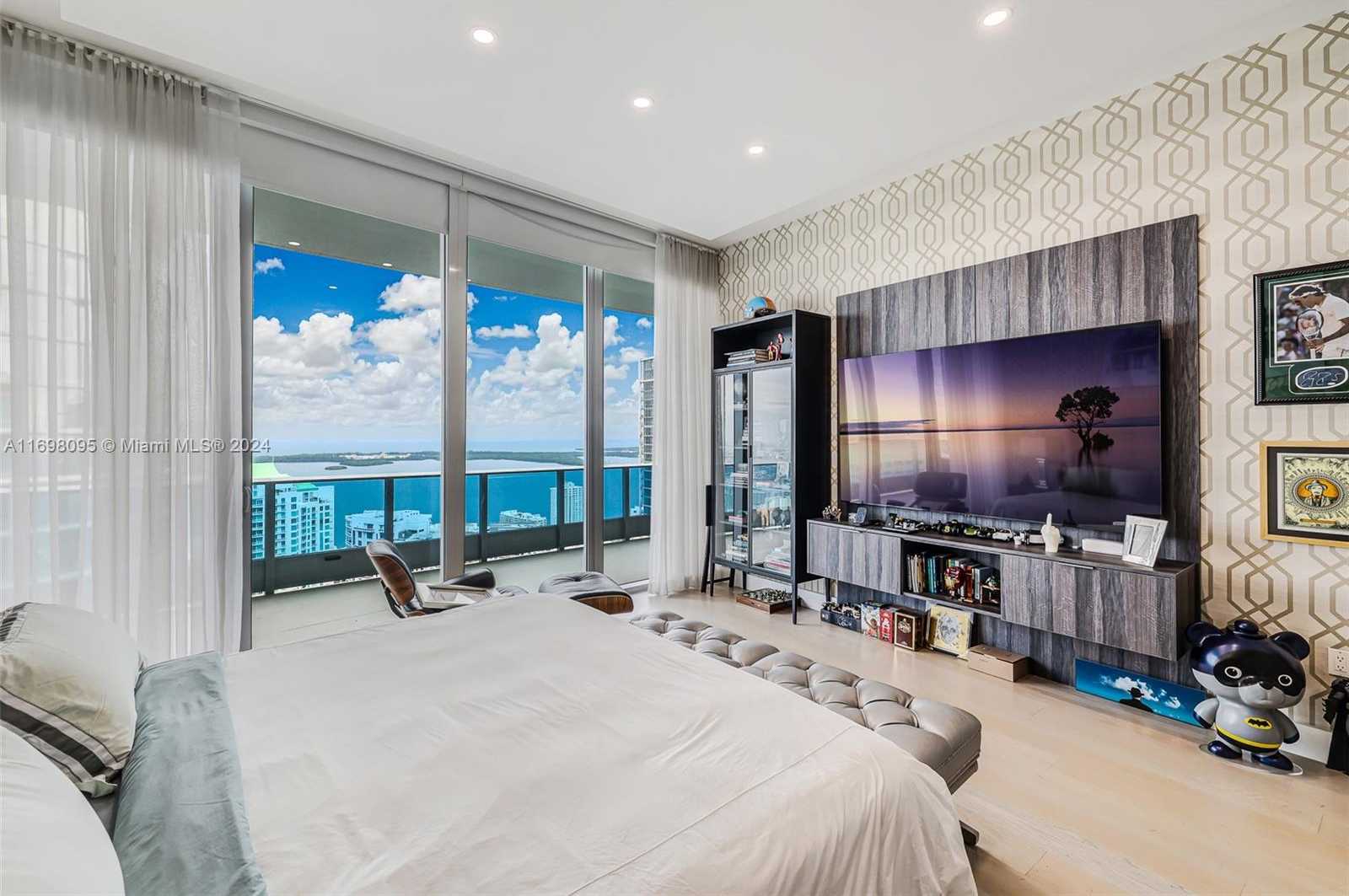 Small Image of 200 BISCAYNE BOULEVARD WAY #5301, Miami Number 13