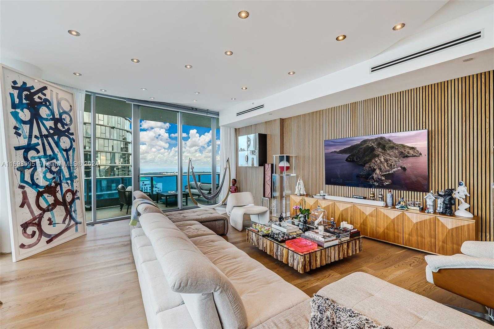 Small Image of 200 BISCAYNE BOULEVARD WAY #5301, Miami Number 4