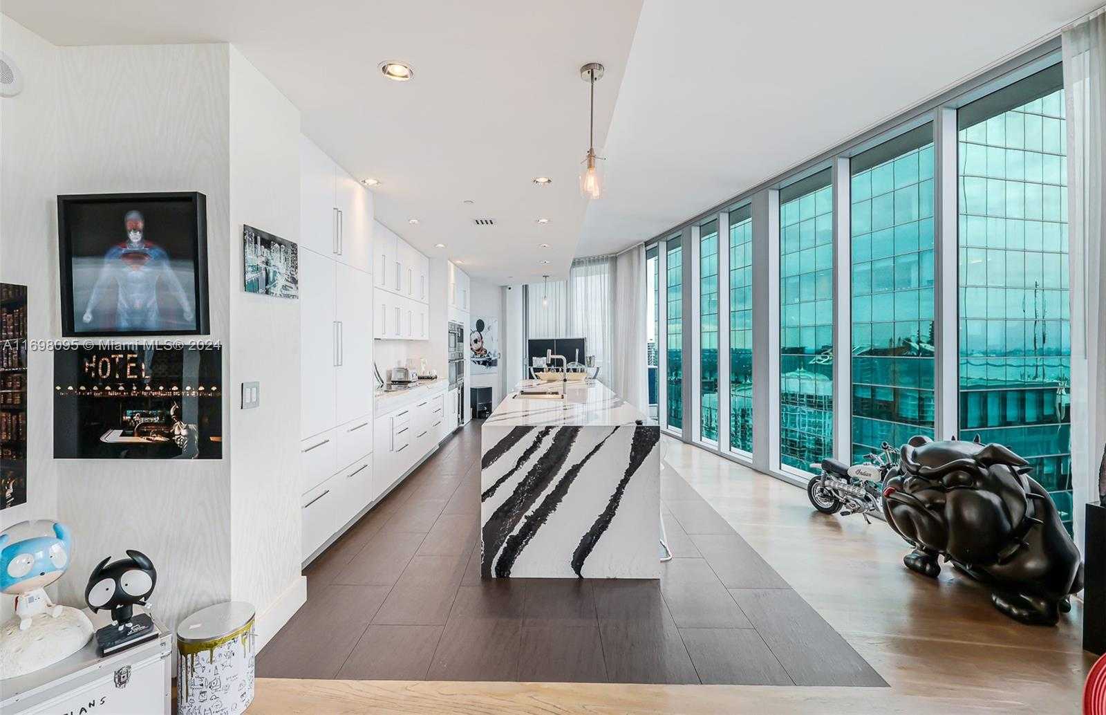 Small Image of 200 BISCAYNE BOULEVARD WAY #5301, Miami Number 6