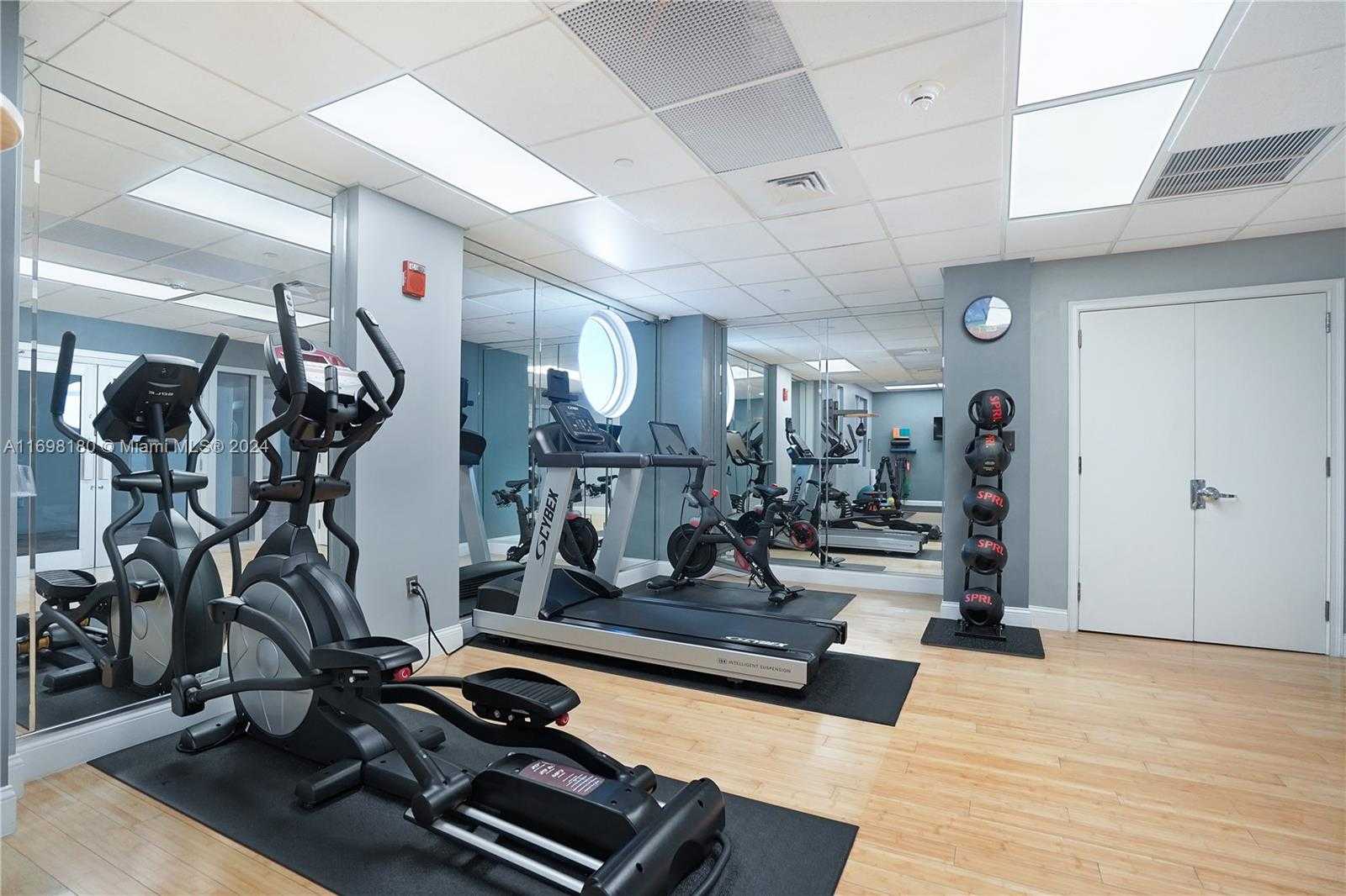 Small Image of 5801 Collins Ave, Miami Beach, FL 33140, USA Number 25
