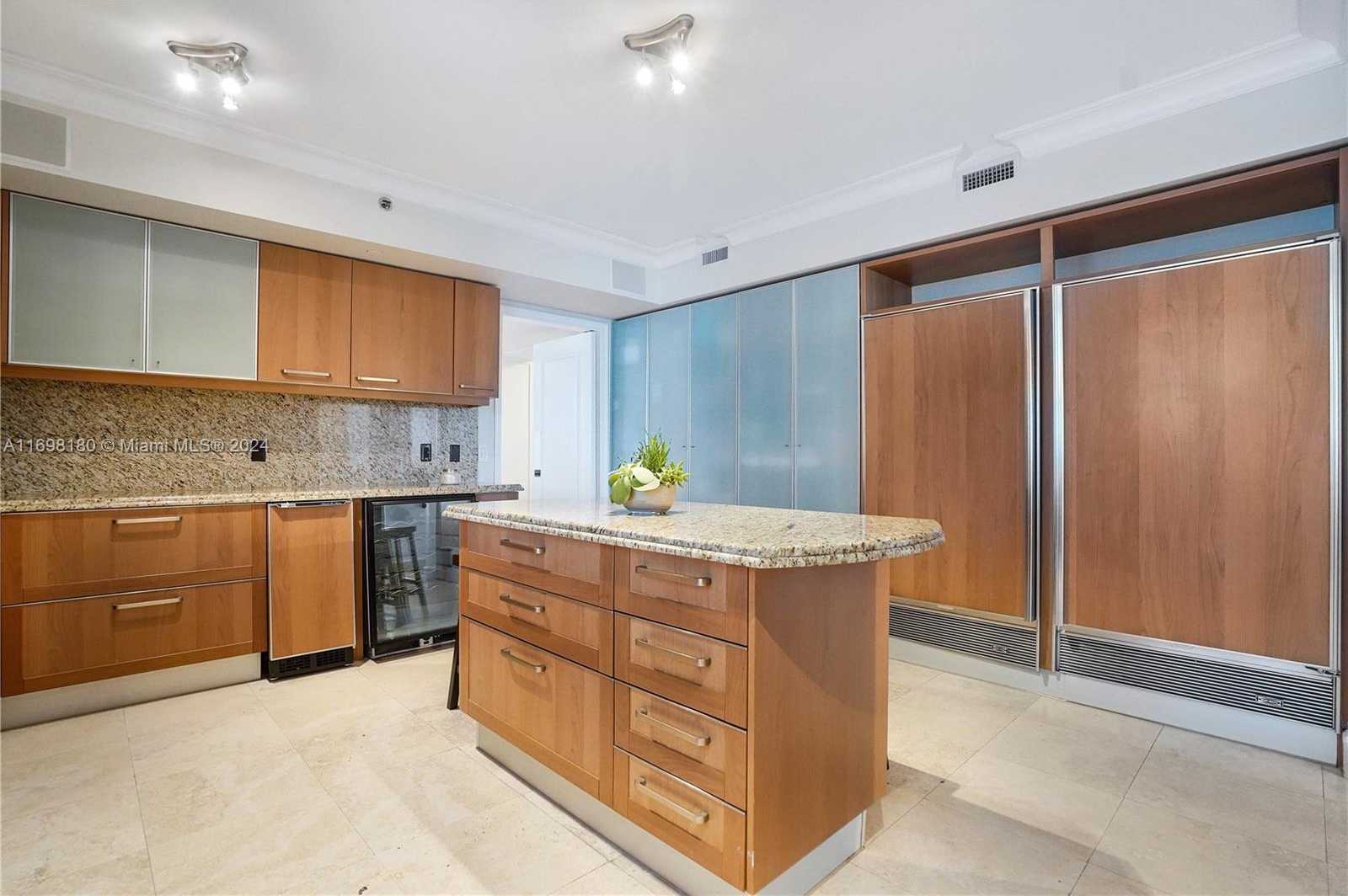 Small Image of 5801 Collins Ave, Miami Beach, FL 33140, USA Number 6