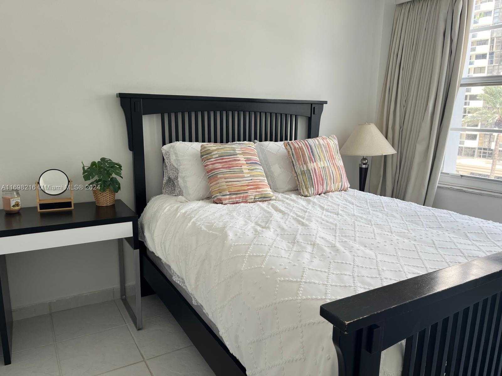 Small Image of 5700 COLLINS AVE #5B, Miami Beach Number 10