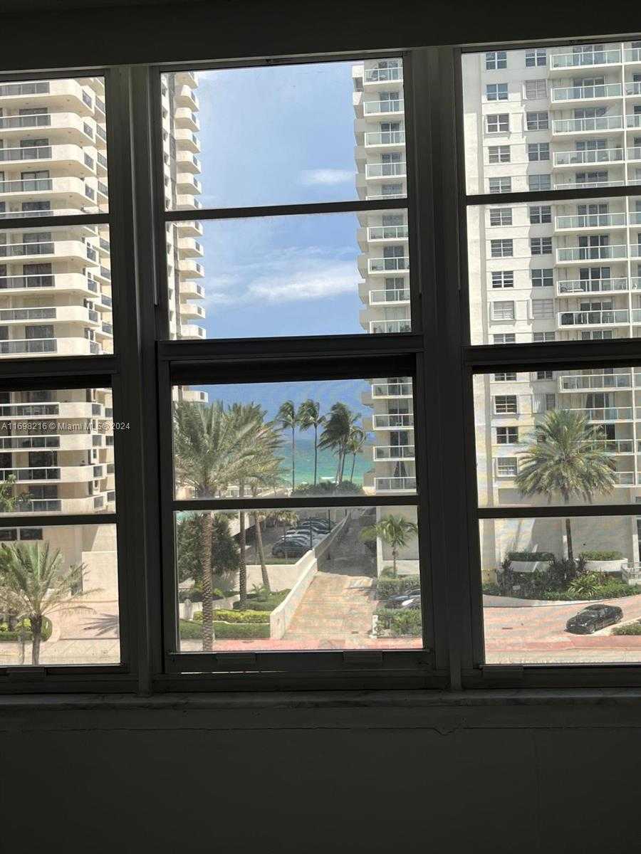 Small Image of 5700 COLLINS AVE #5B, Miami Beach Number 11