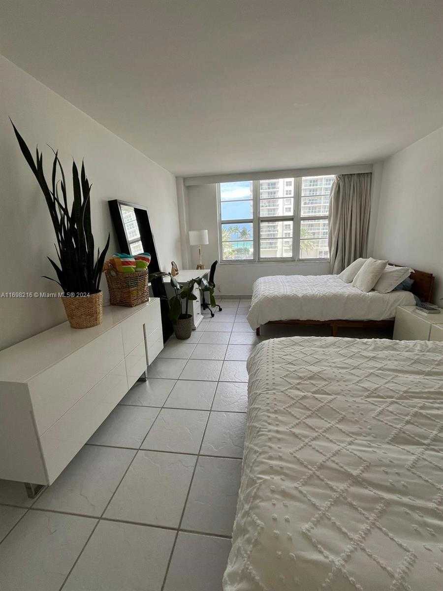 Small Image of 5700 COLLINS AVE #5B, Miami Beach Number 13